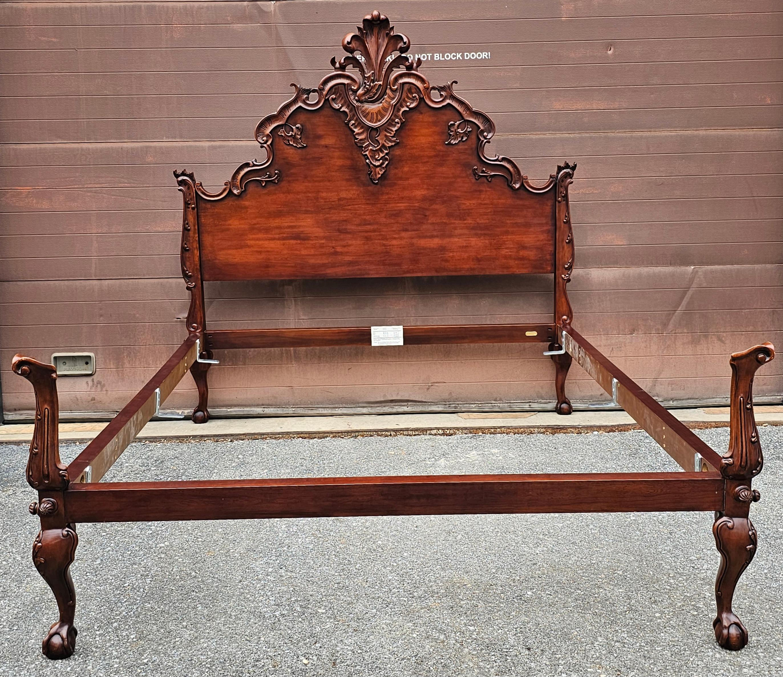 Geschnitztes Queen-Bett aus Mahagoni im Renaissance-Revival-Stil von Ralph Lauren (amerikanisch)