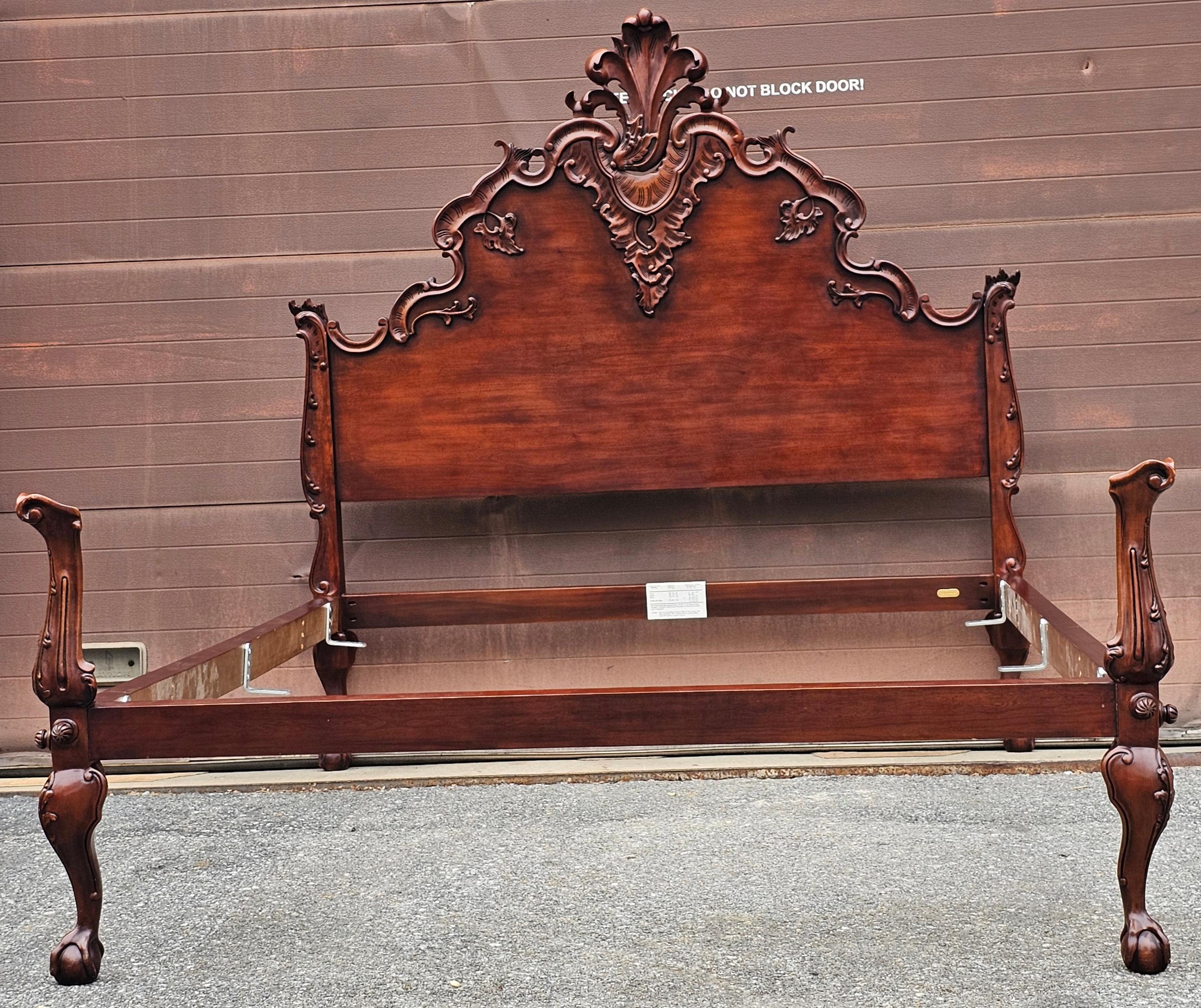 Geschnitztes Queen-Bett aus Mahagoni im Renaissance-Revival-Stil von Ralph Lauren 1