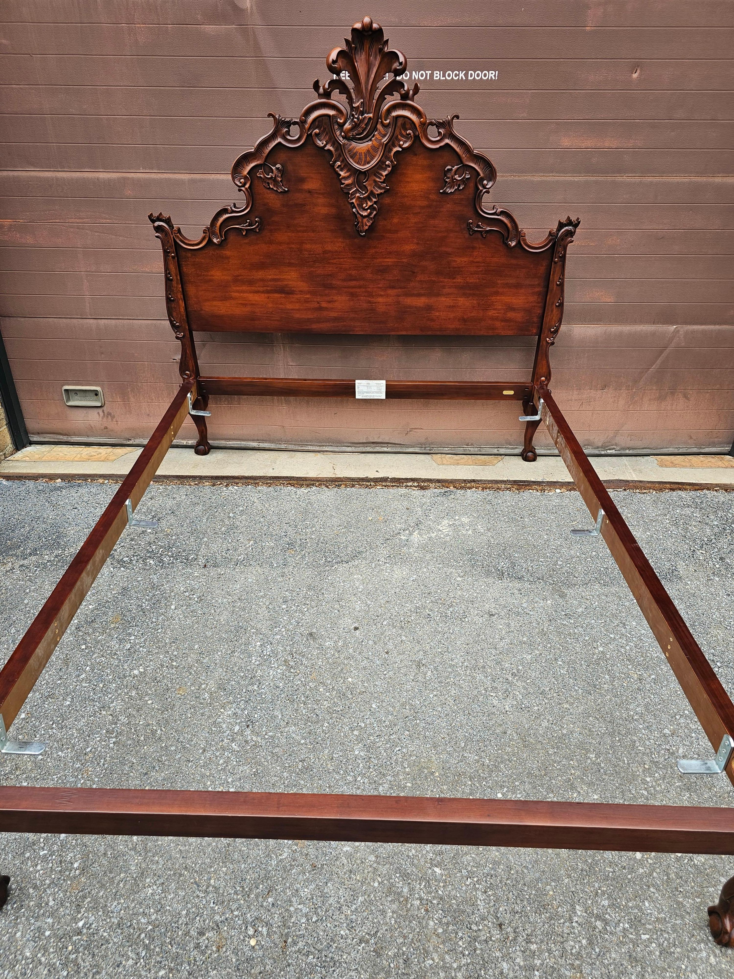 Geschnitztes Queen-Bett aus Mahagoni im Renaissance-Revival-Stil von Ralph Lauren 2