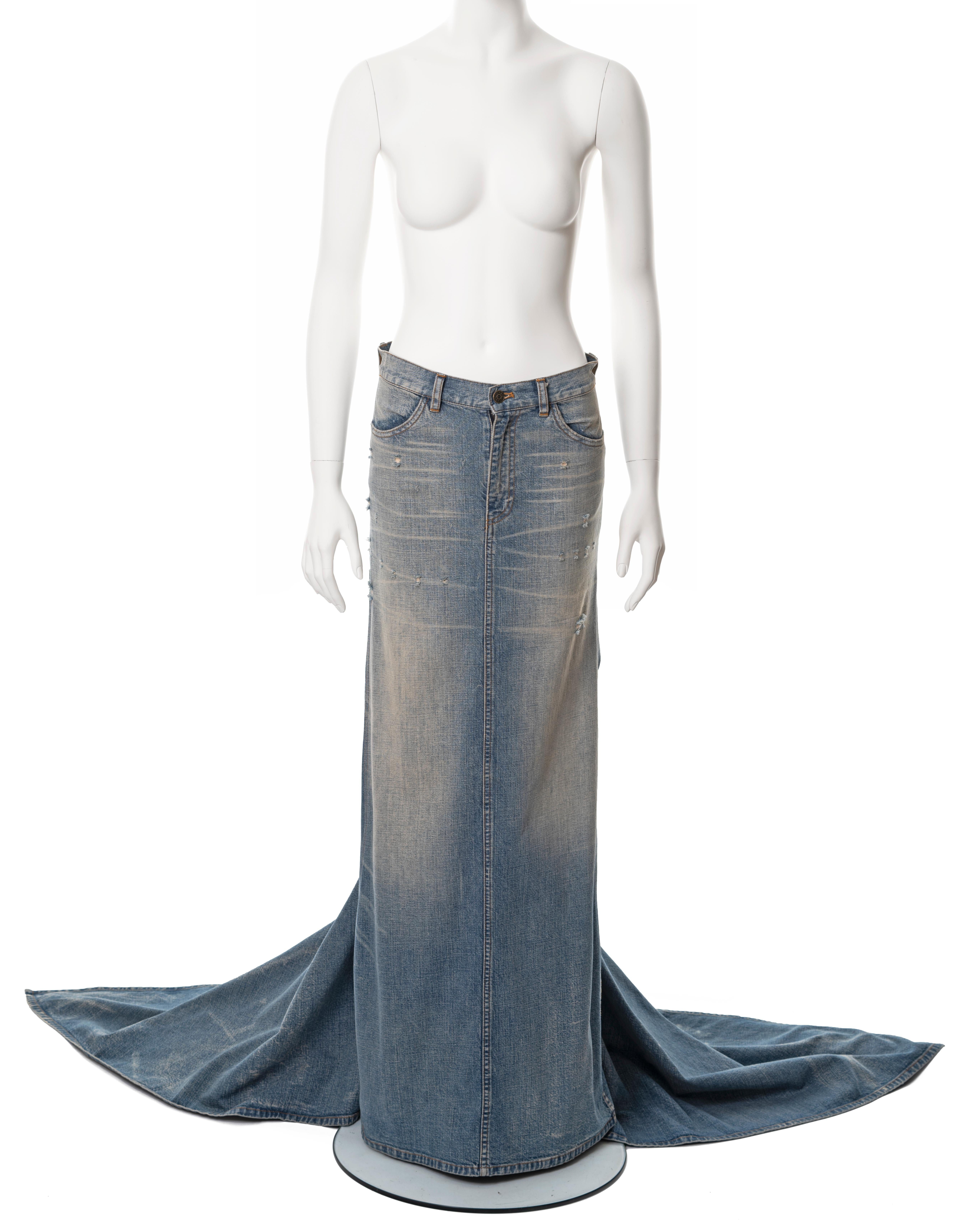 ▪ Ralph Lauren denim maxi skirt 
▪ Sold by One of a Kind Archive
▪ Spring-Summer 2003
▪ Purple label 
▪ Constructed from distressed sandwashed denim 
▪ Low-rise
▪ Pleated centre-back seam 
▪ 2 separate trains 
▪ Size approx. Small / Low waist: