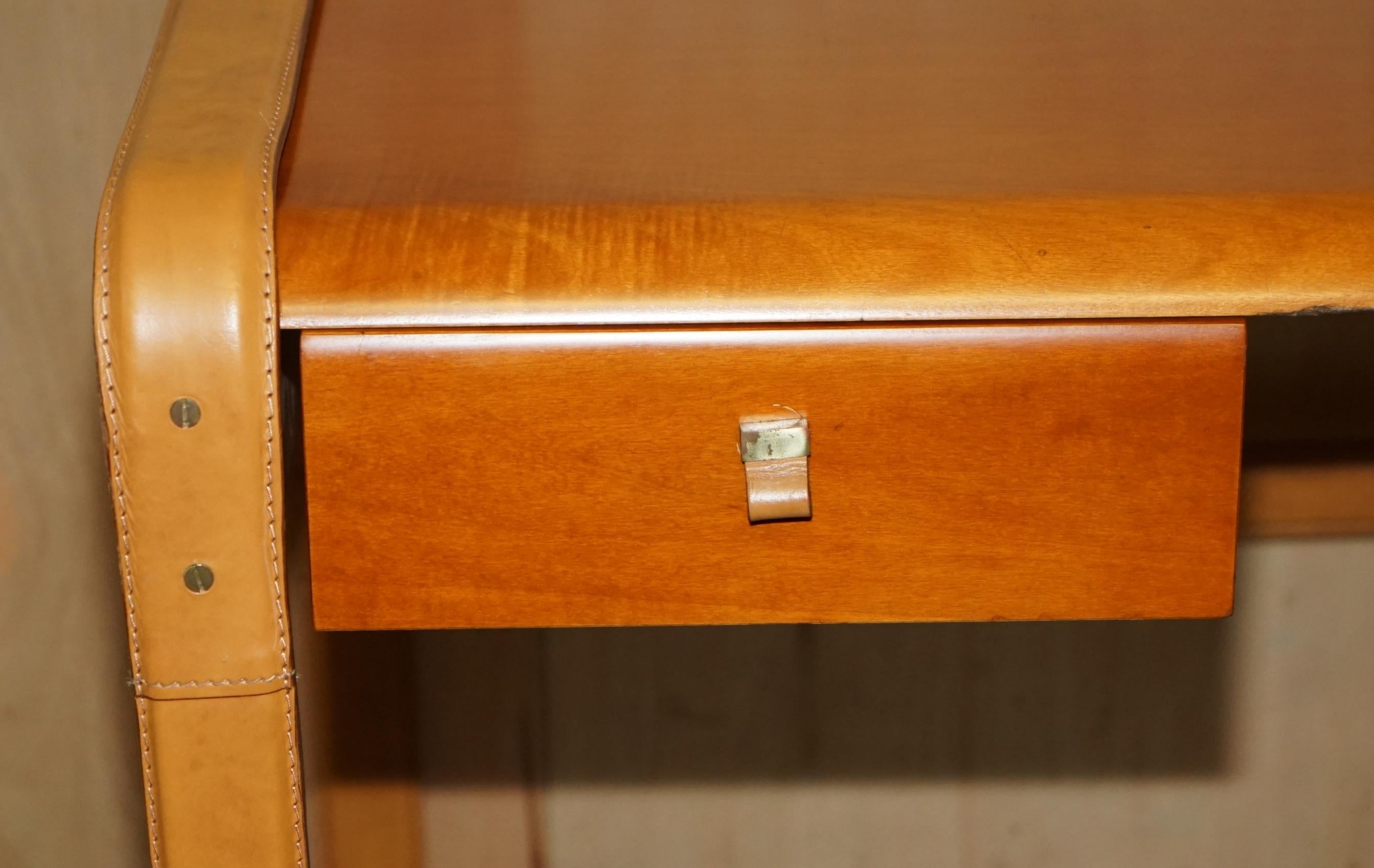 RALPH LAUREN CUERO FIRMADO Y ESTAMPADO HECHO EN ITALIA Y MESA DE ESCRITORIO DE ARce Italiano en venta