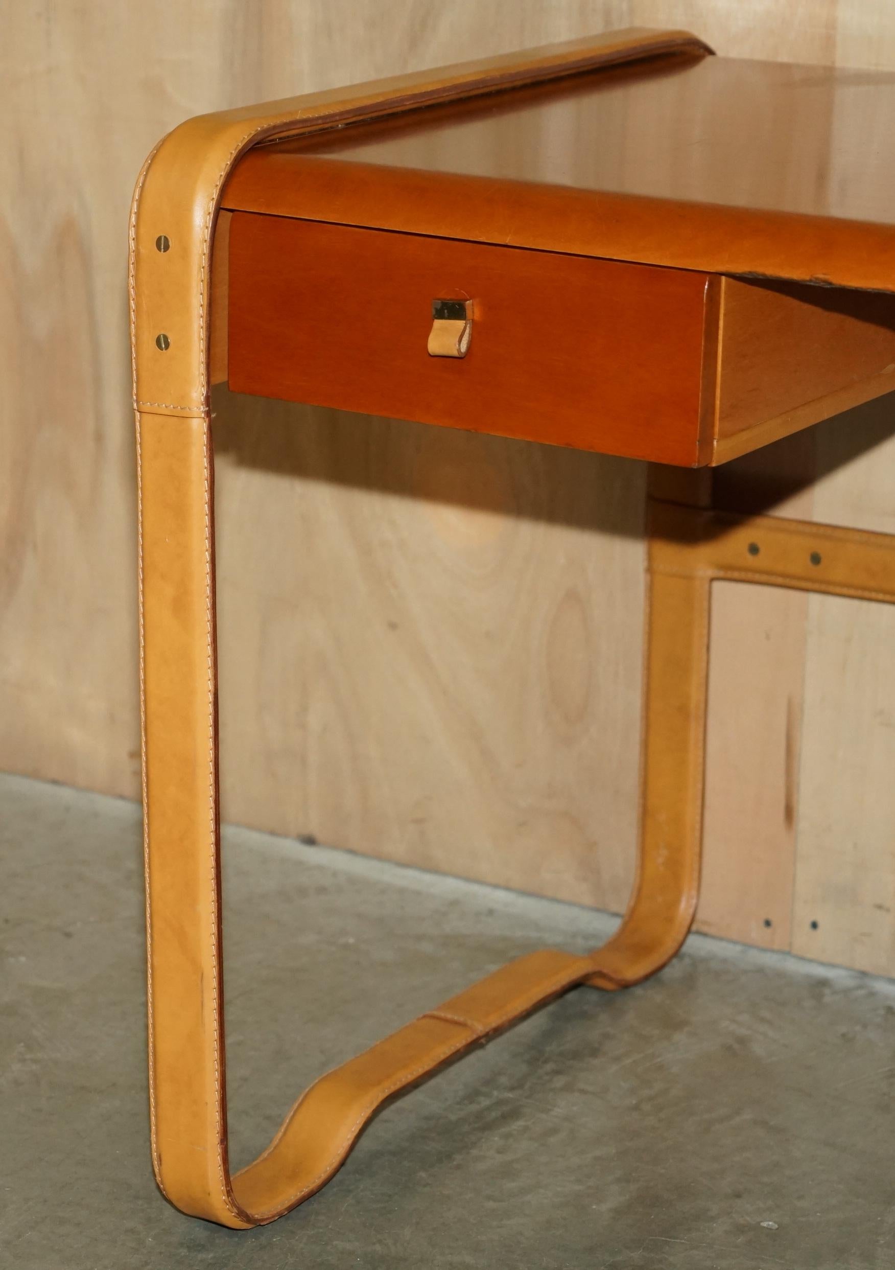 RALPH LAUREN CUERO FIRMADO Y ESTAMPADO HECHO EN ITALIA Y MESA DE ESCRITORIO DE ARce Hecho a mano en venta