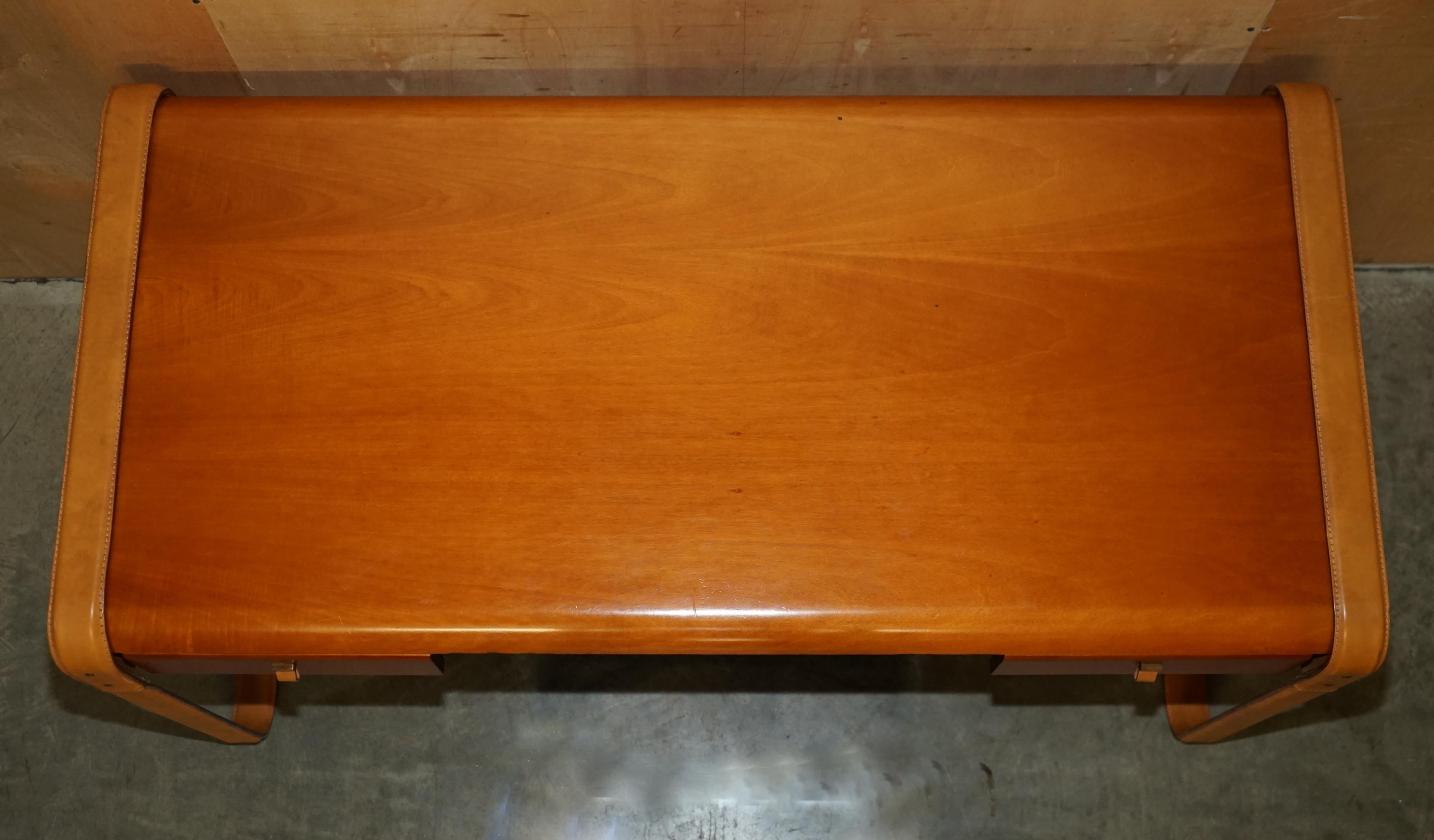 RALPH LAUREN CUERO FIRMADO Y ESTAMPADO HECHO EN ITALIA Y MESA DE ESCRITORIO DE ARce Cuero en venta