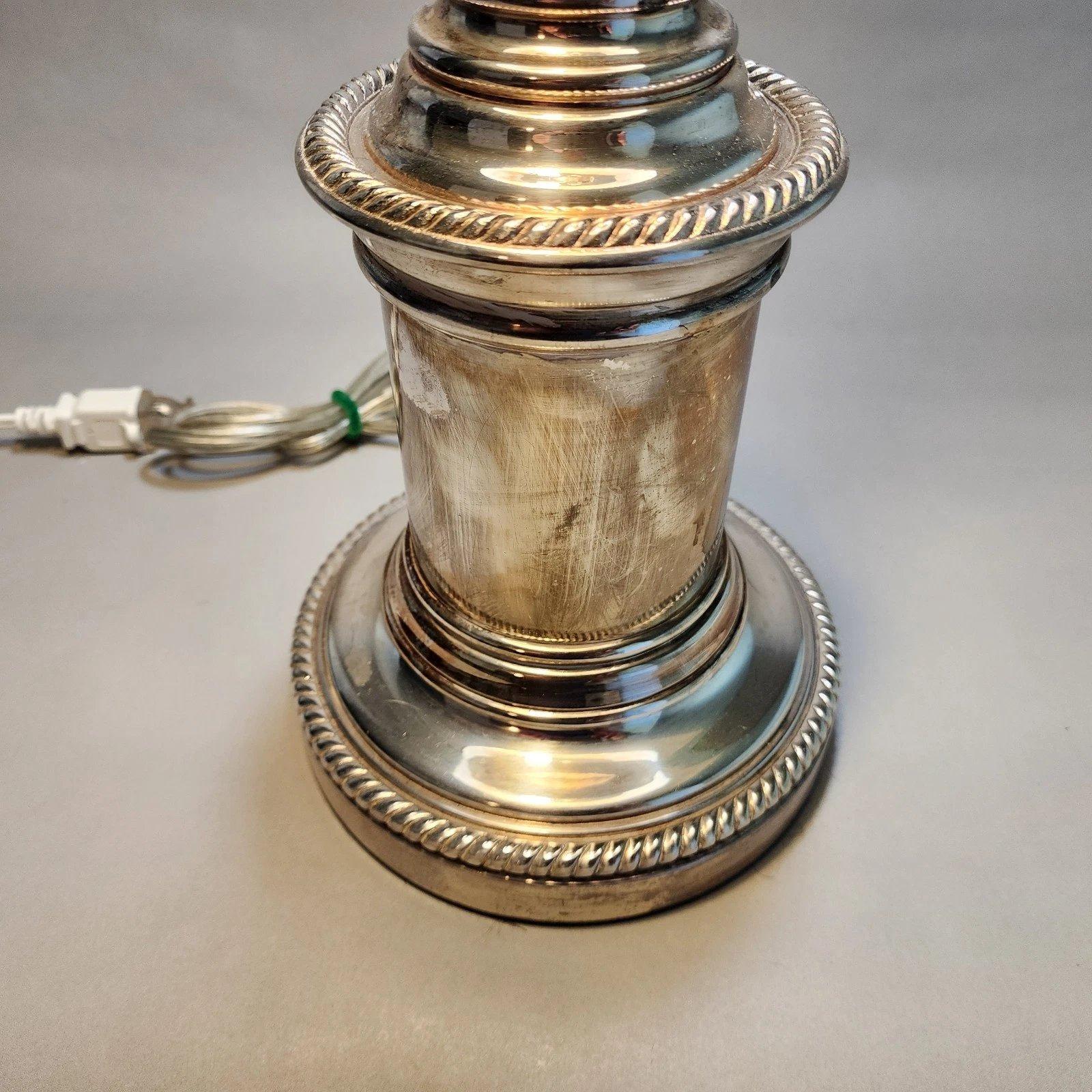 Ralph Lauren Tischlampe & Schirm aus versilbertem Messing im Zustand „Gut“ im Angebot in Lake Worth, FL