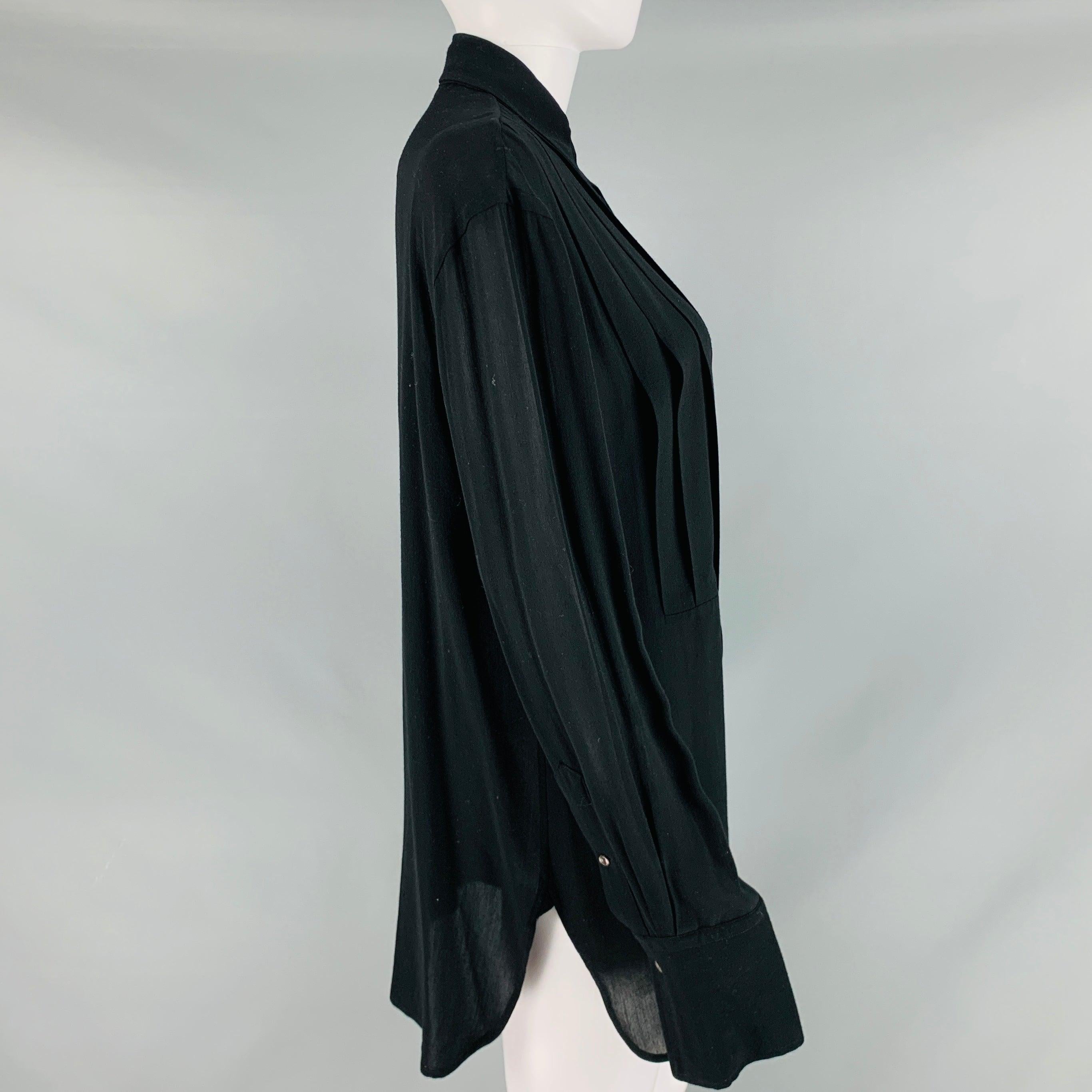 RALPH LAUREN Size 10 Black Viscose Pleated Hidden Placket Blouse In Excellent Condition For Sale In San Francisco, CA
