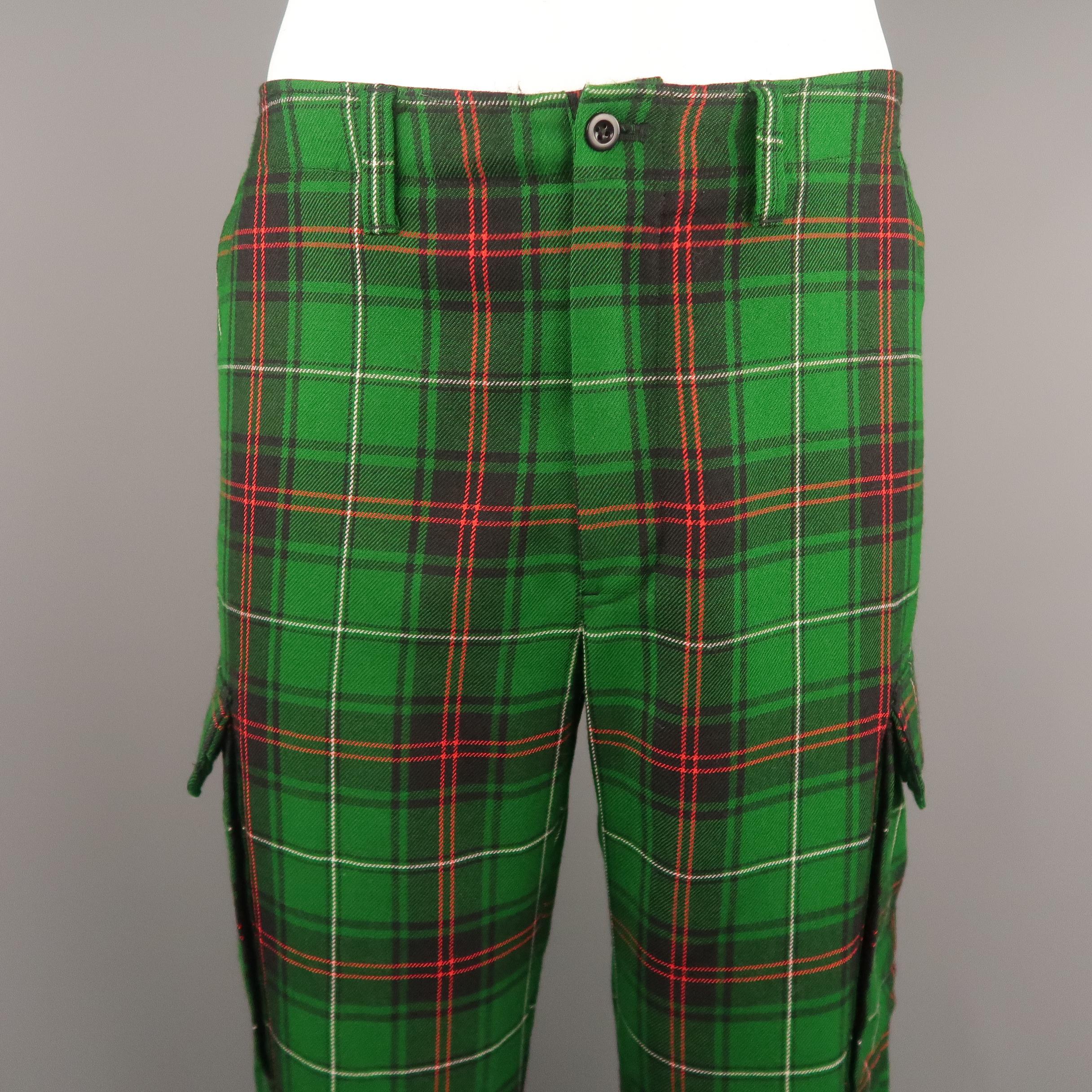 POLO RALPH LAUREN pants come in green, red, black, and white plaid wool with a zip fly and cargo pockets.
 
Excellent Pre-Owned Condition.
Marked: 35/32
 
Measurements:
 
Waist: 37 in.
Rise: 11.5 in.
Inseam: 32 in.