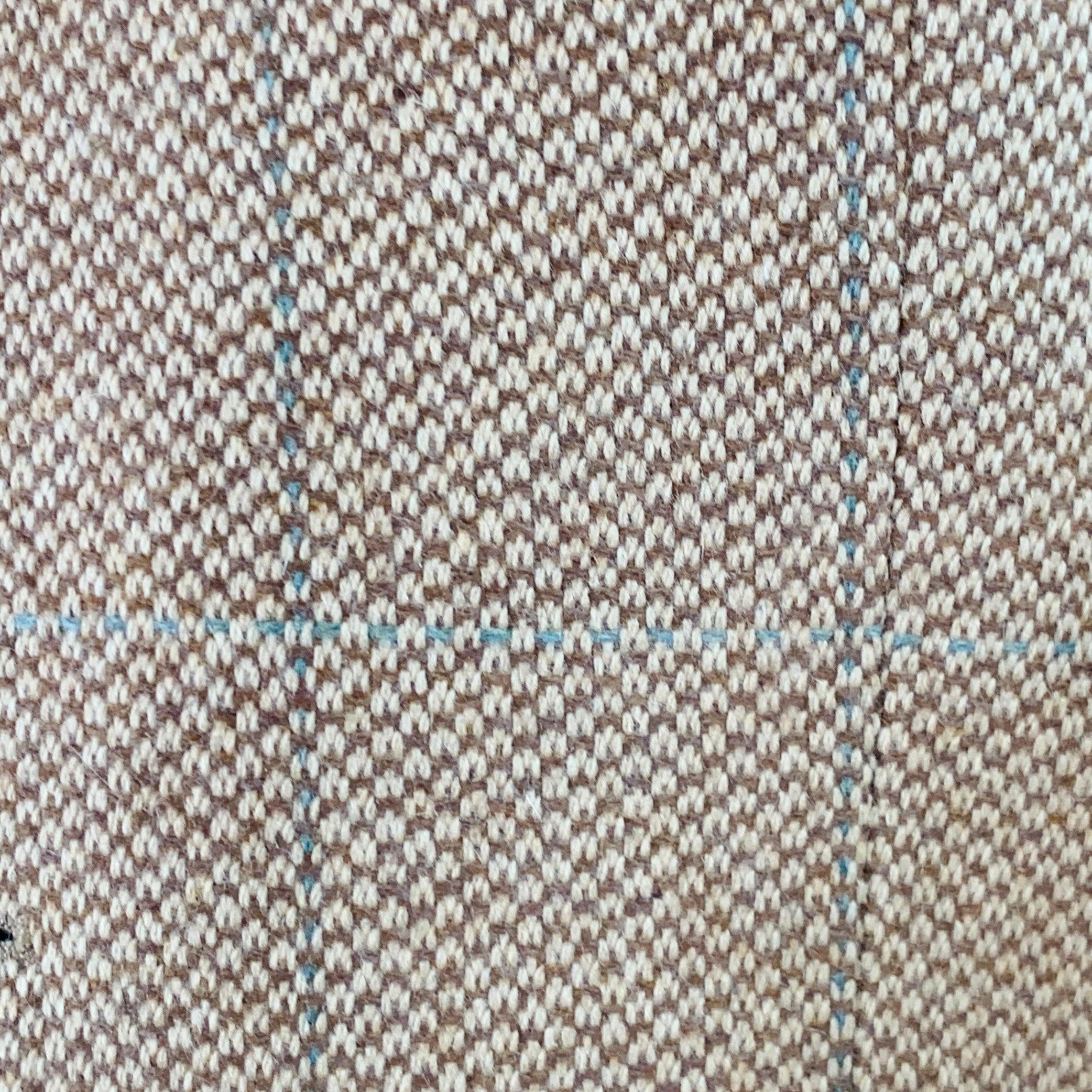 Manteau de sport POLO by RALPH LAUREN
en laine angora mélangée beige et marron, avec un motif écossais, un revers cranté, un dos doublement ventilé et une fermeture à trois boutons. Fabriqué en Italie. Excellent état. 

Marqué :   38 R 

Mesures : 
