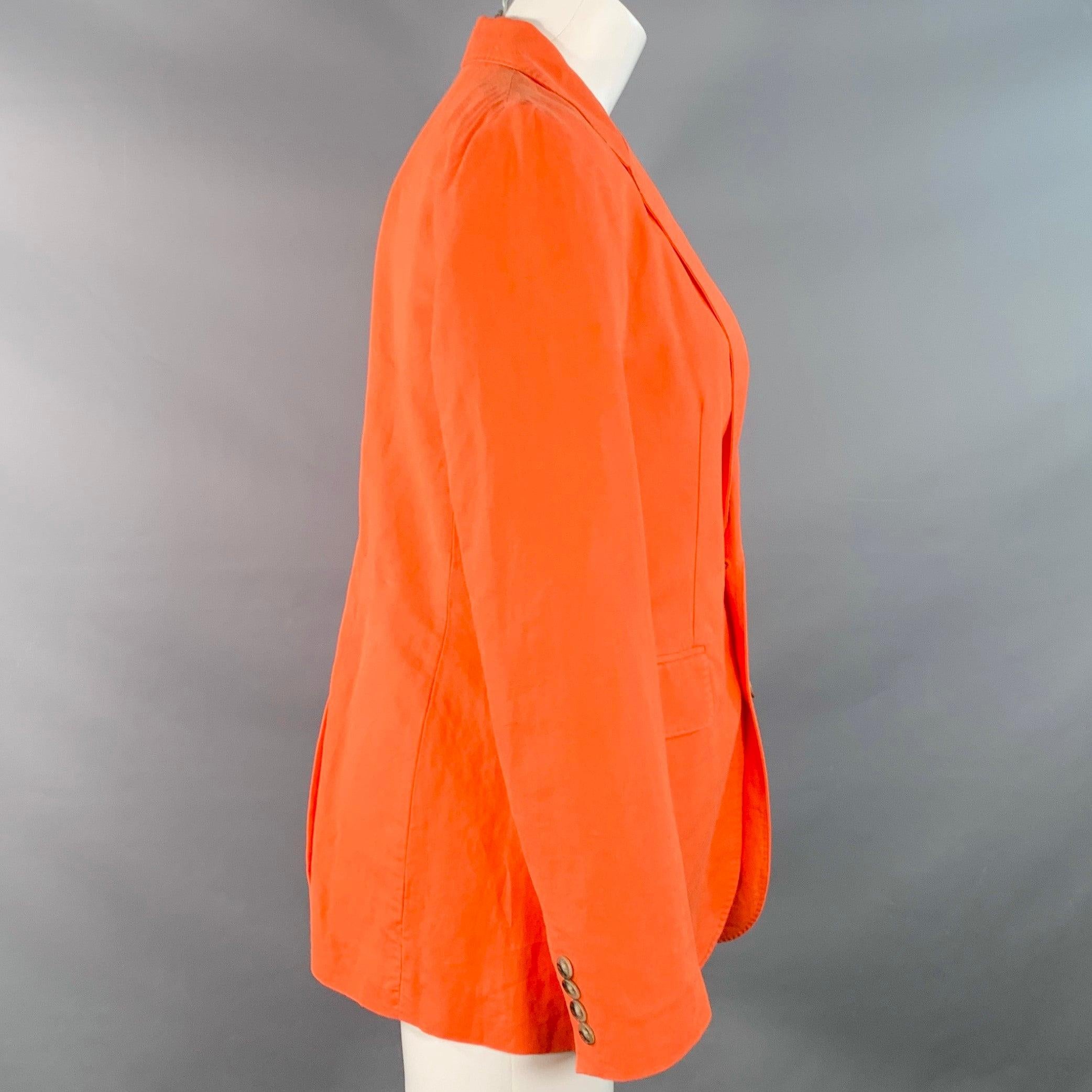 Chaqueta POLO RALPH LAUREN
en un tejido de algodón y lino naranja, con solapa de muesca, una sola abertura en la espalda y cierre de doble botón. Muy buen estado de conservación. Pequeño pilling. 

Marcado:   4 

Medidas: 
 
Hombros 16 pulgadas