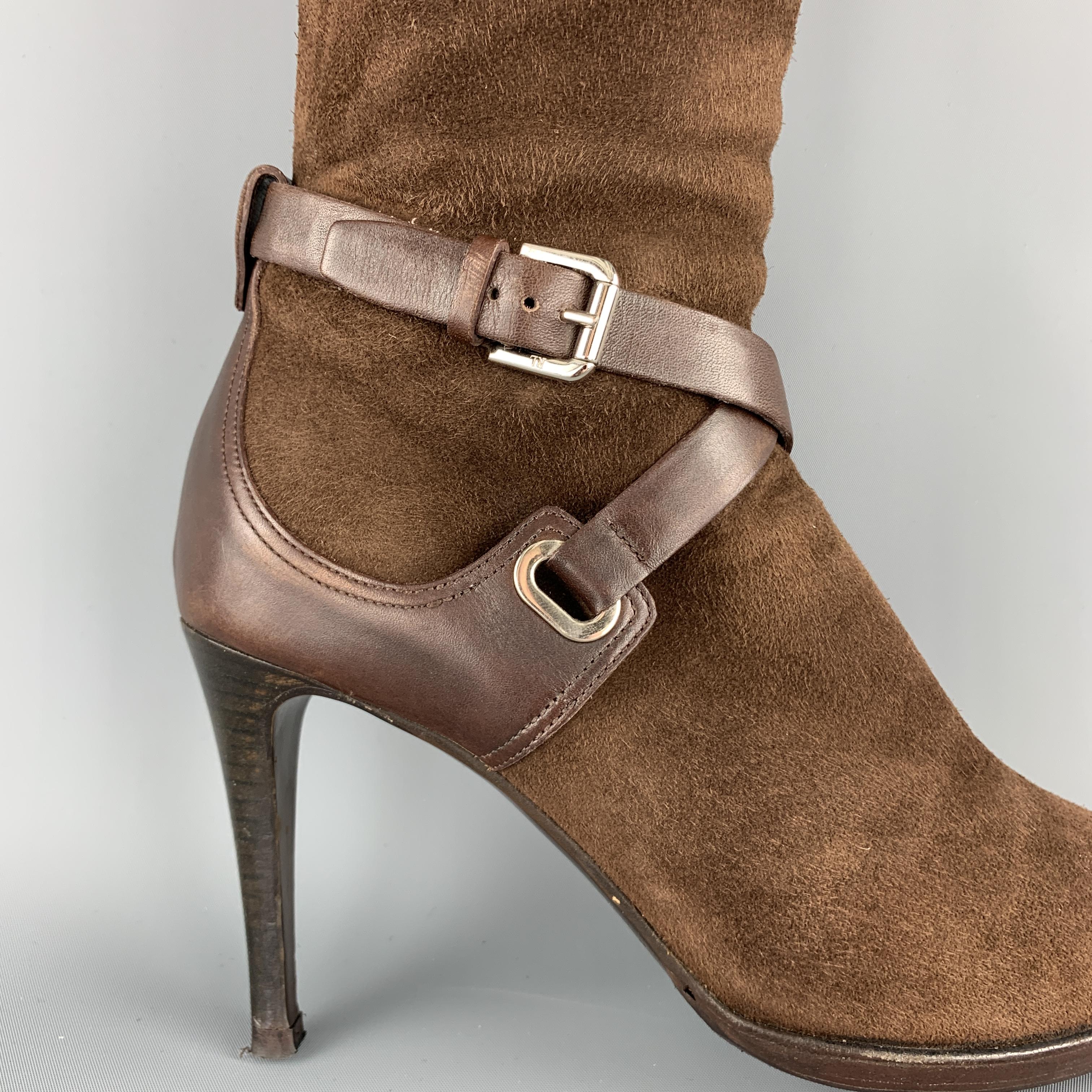 RALPH LAUREN boots come in brown suede with a pointed toe, stiletto heel, knee high shaft, and leather ankle straps. Made in Italy.

Good Pre-Owned Condition.
Marked: US 7B

Heel: 4.75 in.
Length: 15 in.