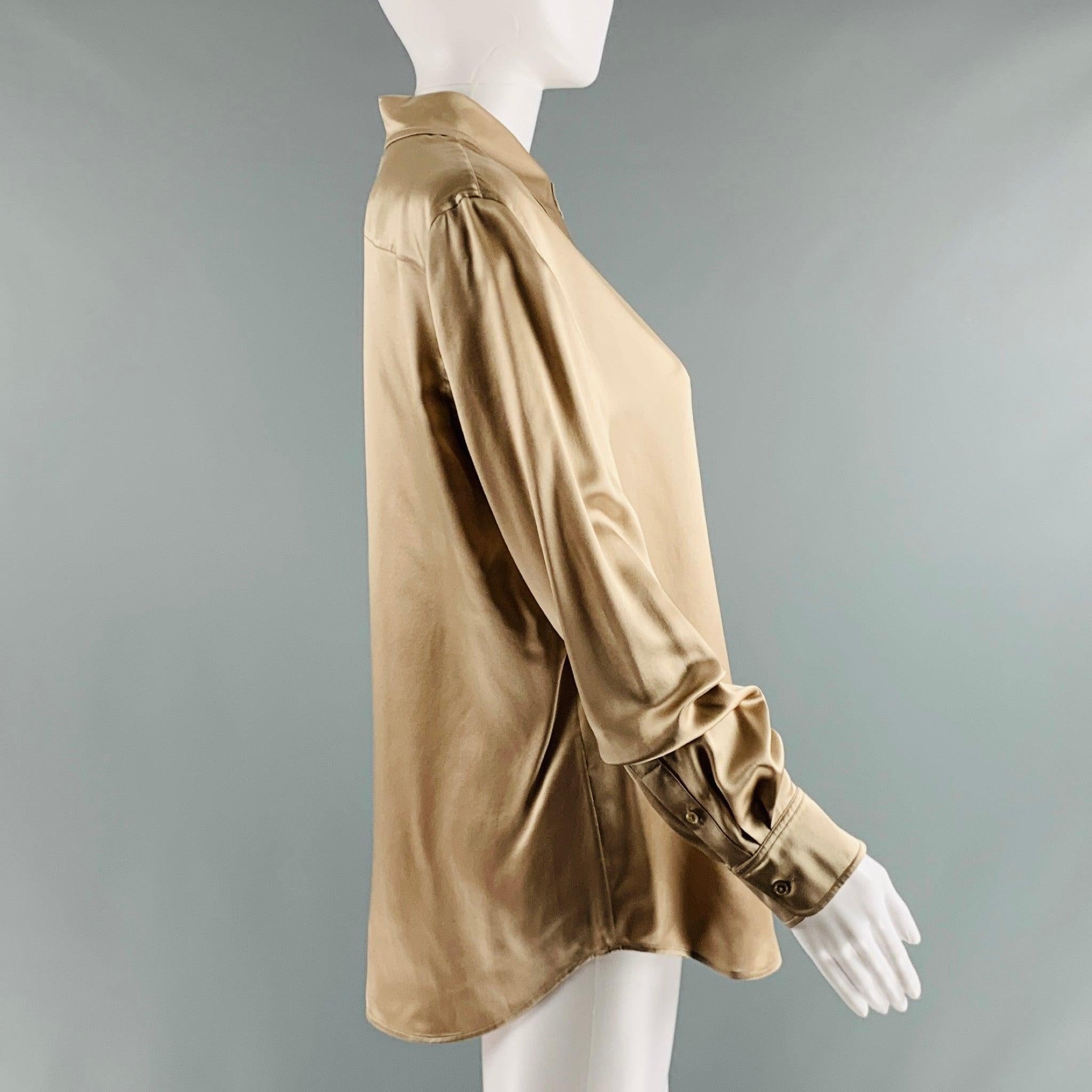 RALPH LAUREN COLLECTION
 long sleeves blouse comes in beige silk mulberry fabric features a straight collar, and button down closure. Made in Italy.Excellent Pre-Owned Condition.  

Marked:   8 

Measurements: 
 
Shoulder: 17 inches Bust: 44 inches