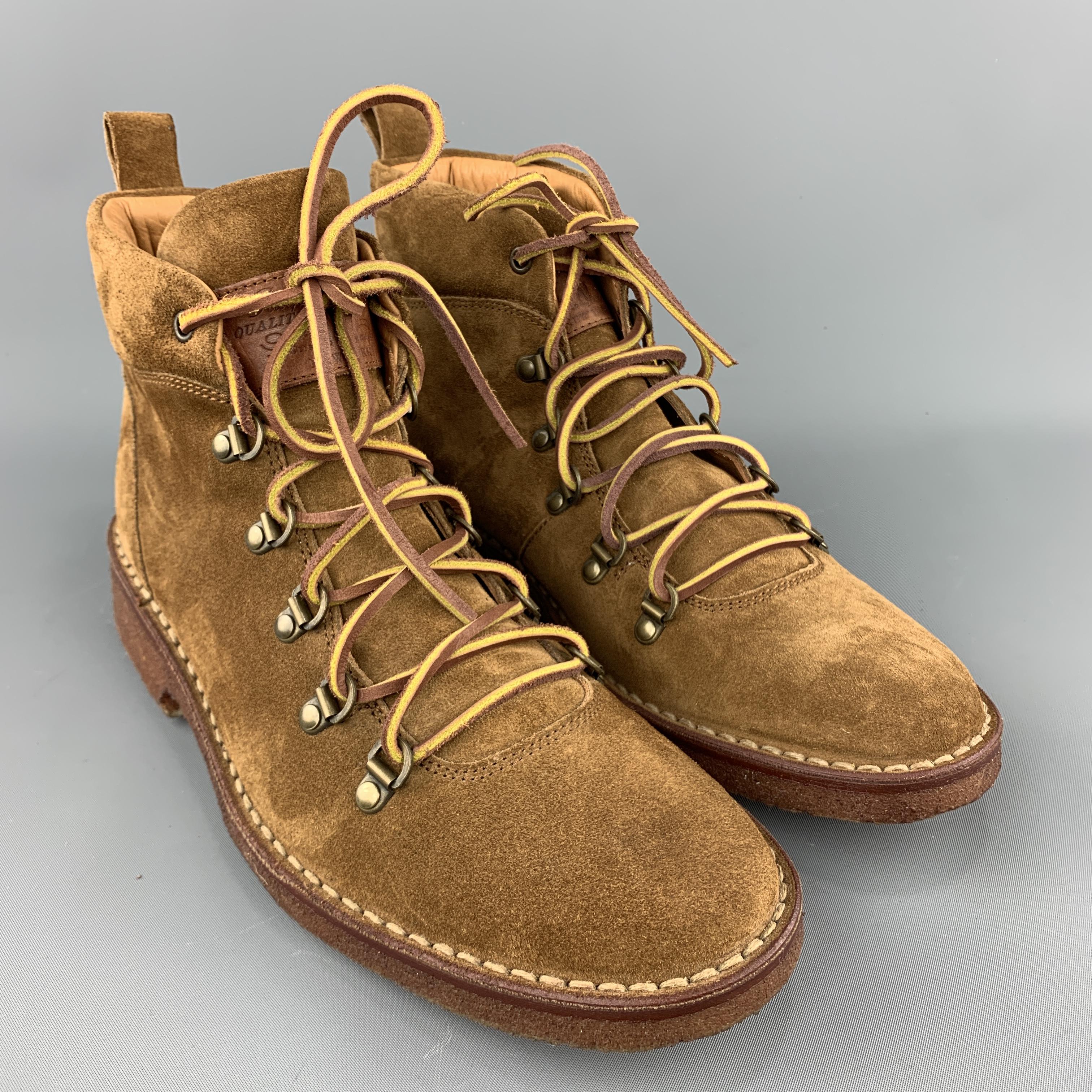 RALPH LAUREN boots come in tan brown suede with ski hook lace up front and crepe sole. With box. Made in Italy.
 
Excellent Pre-Owned Condition.
Marked: 8 D
 
Outsole: 11.5 x 4.25 in.
Length: 4.5 in.