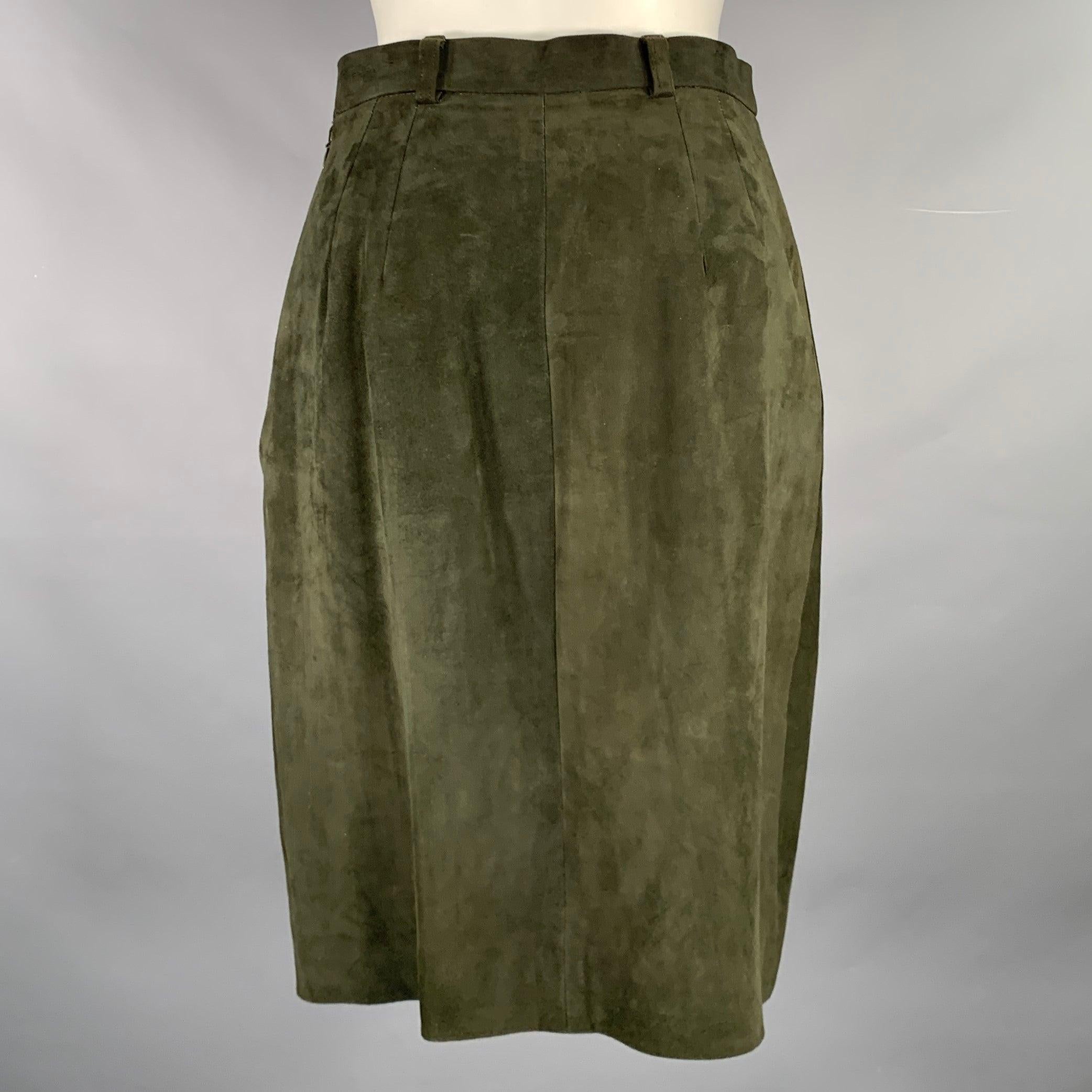 RALPH LAUREN COLLECTION skirt
in a green suede fabric featuring a pencil style, below knee length, and invisible side zipper closure. Made in USA.Very Good Pre-Owned Condition. Moderate mark. 

Marked:   US 8 

Measurements: 
  Waist: 26.5 inches