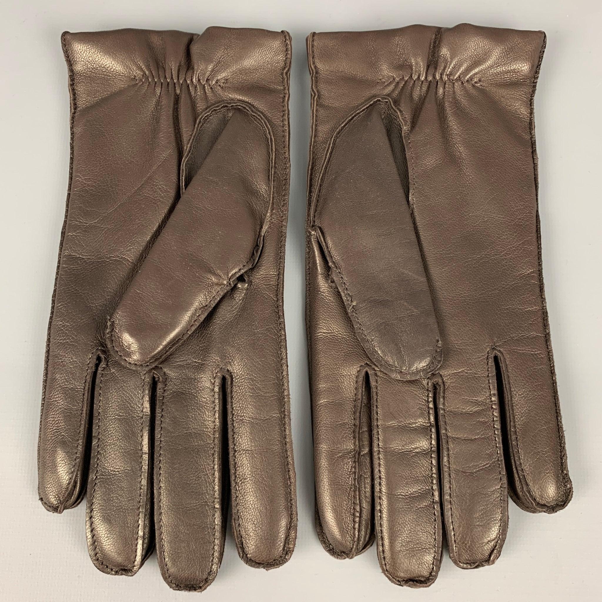 PURPLE LABEL by RALPH LAUREN
gloves in a brown leather with a cashmere lining. Made in Italy.Excellent Pre-Owned Condition. 

Marked:   9 

Measurements: 
  Width: 4 inches Length: 9 in
  
  
 
Reference: 125208
Category: Gloves
More Details
   