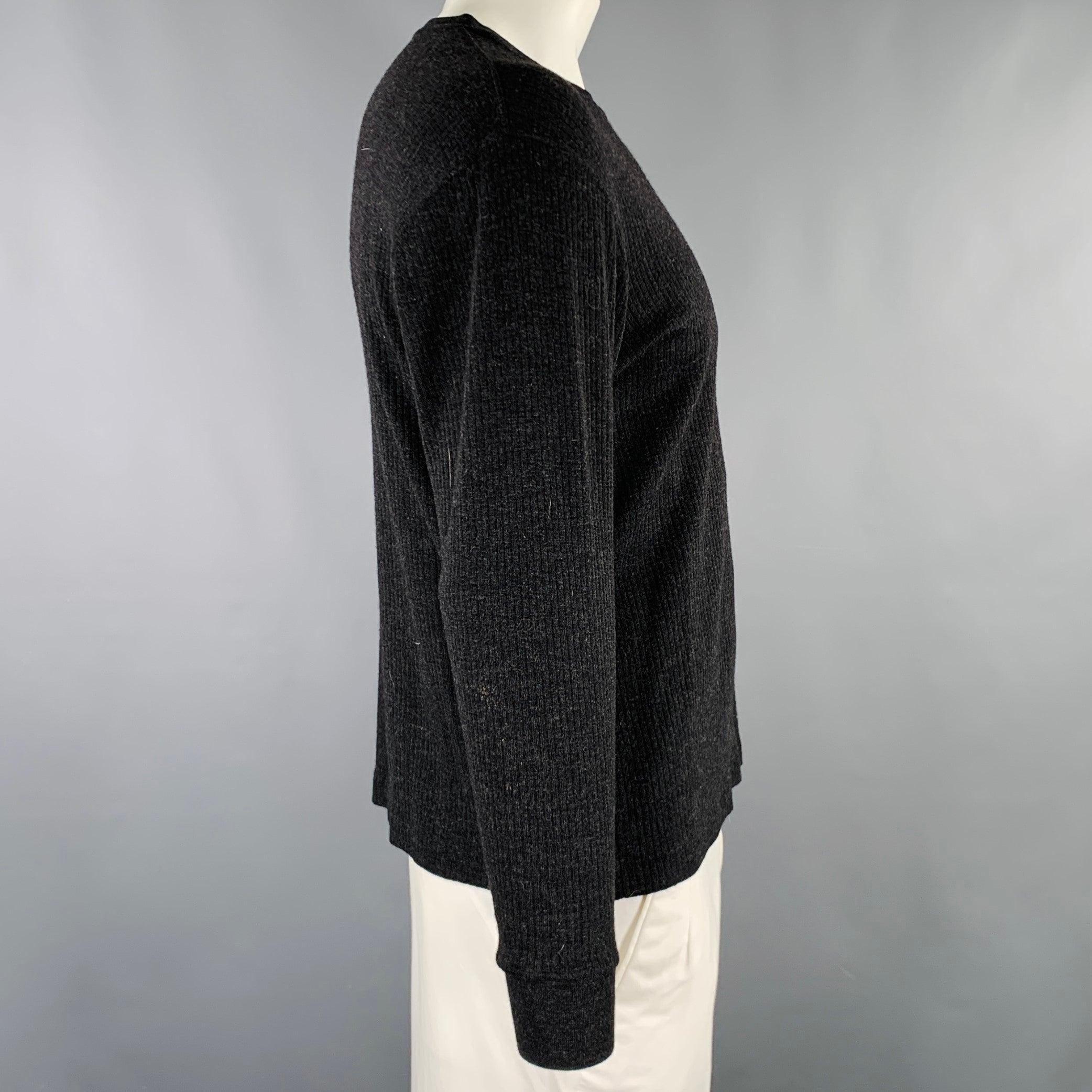 RALPH LAUREN PURPLE LABEL pullover
in a grey wool knit featuring a rib knit style, and crew neck. Made in Italy.Very Good Pre-Owned Condition. Minor mark. 

Marked:   L 

Measurements: 
 
Shoulder: 21 inches Chest: 45 inches Sleeve: 23 inches