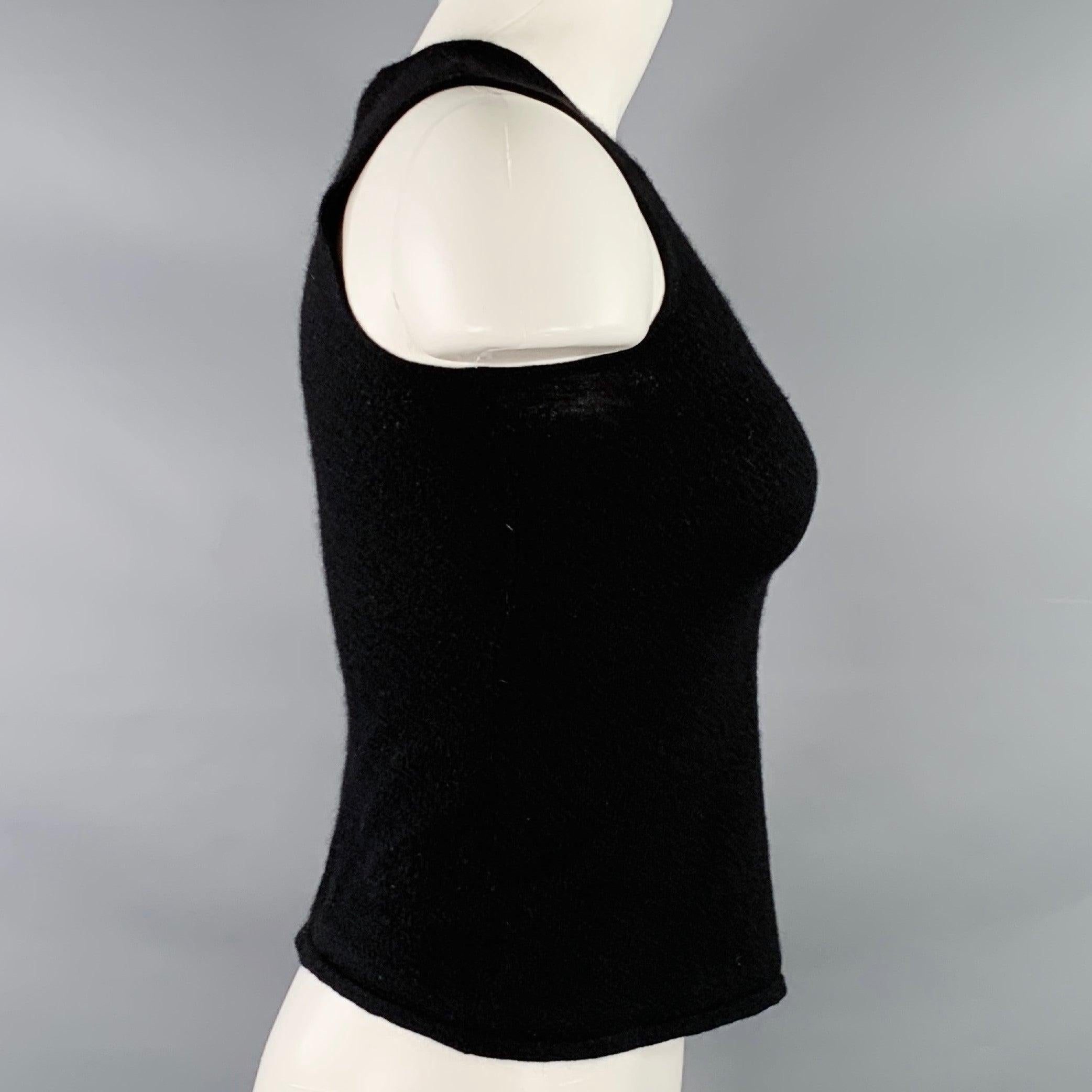 RALPH LAUREN COLLECTION casual top
in a black cashmere knit featuring a sleeveless style and crew neck. Made in Italy.Very Good Pre-Owned Condition. Minor signs of wear. 

Marked:   M 

Measurements: 
 
Shoulder: 10 inches Bust: 29 inches Length: