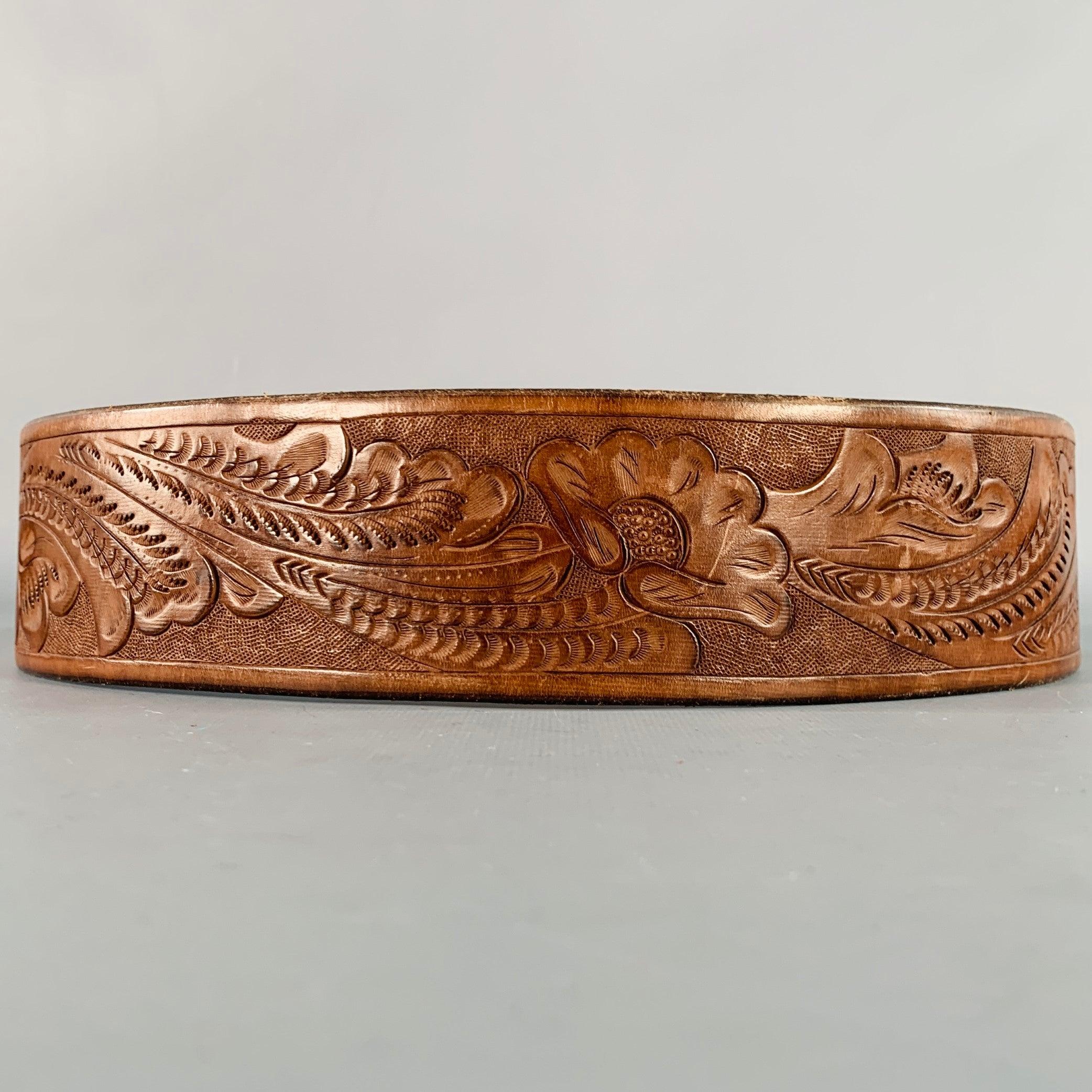 RALPH LAUREN Size M Brown Brass Embossed Leather Belt In Excellent Condition For Sale In San Francisco, CA