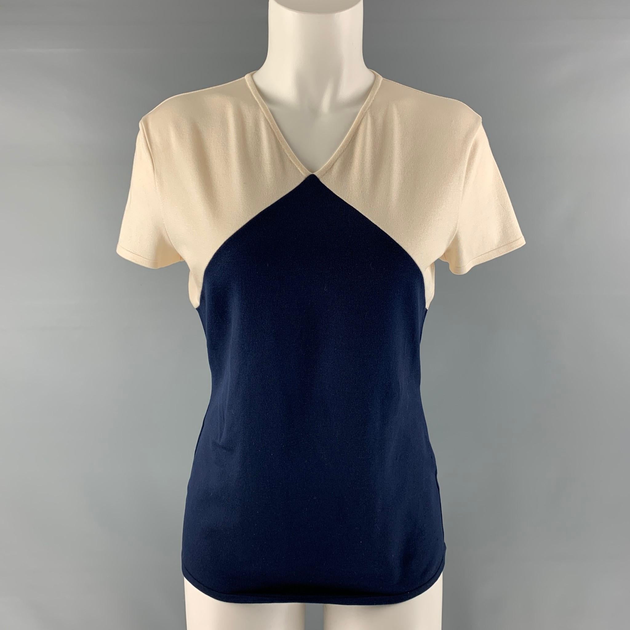 RALPH LAUREN 'COLLECTION by' short sleeve pullover comes in a cream and navy silk blend jersey featuring a v-neck and color block style. Made in Italy.

Excellent Pre-Owned Condition.
Marked: M

Measurements:

Shoulder: 17 in.
Bust: 39 in.
Sleeve: 7