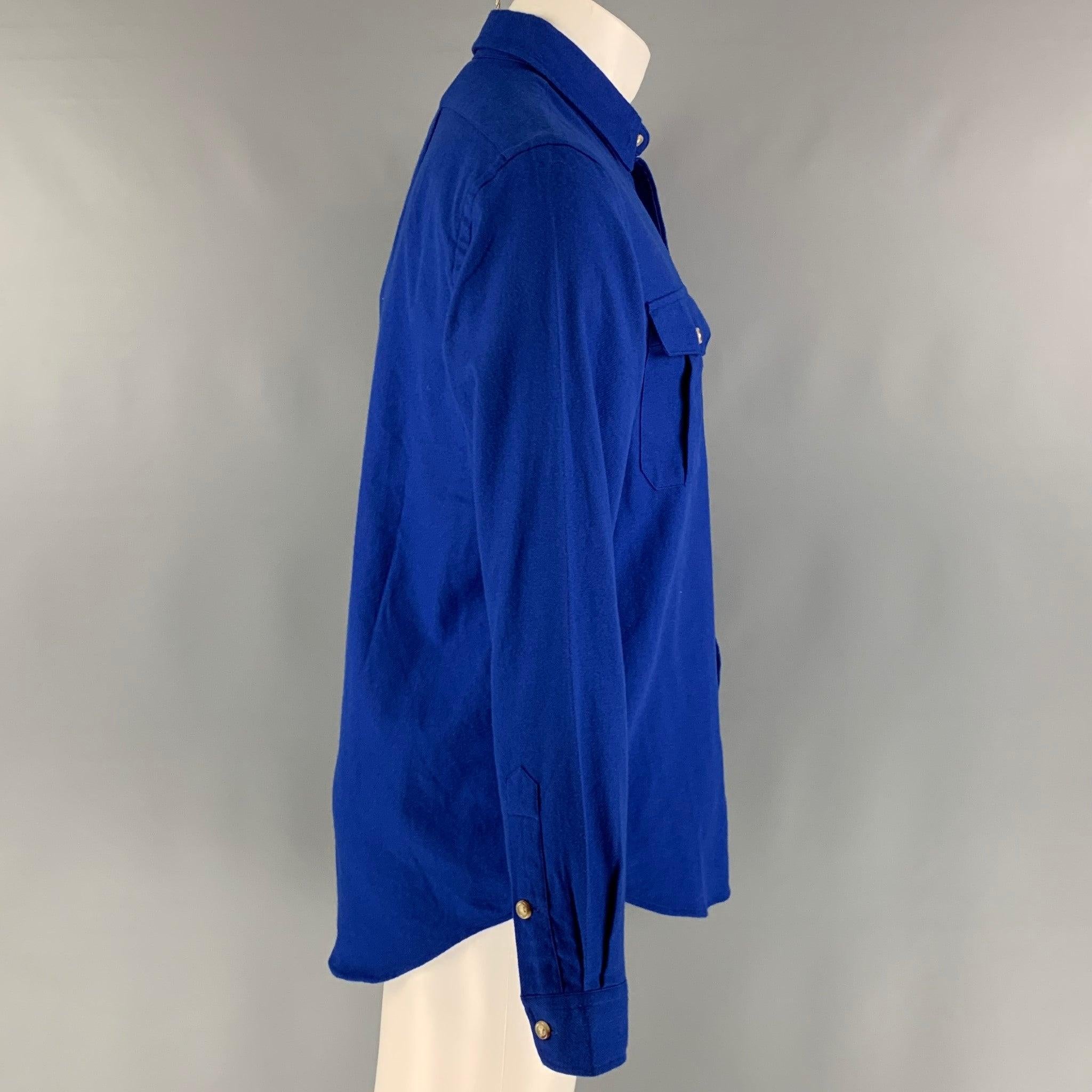 RALPH LAUREN long sleeve shirt comes in a blue cotton twill featuring a spread collar, patch with flap pockets, and a button up closure. Excellent Pre-Owned Condition. 

Marked:   M 

Measurements: 
 
Shoulder: 18 inches Chest: 45 inches Sleeve: 27