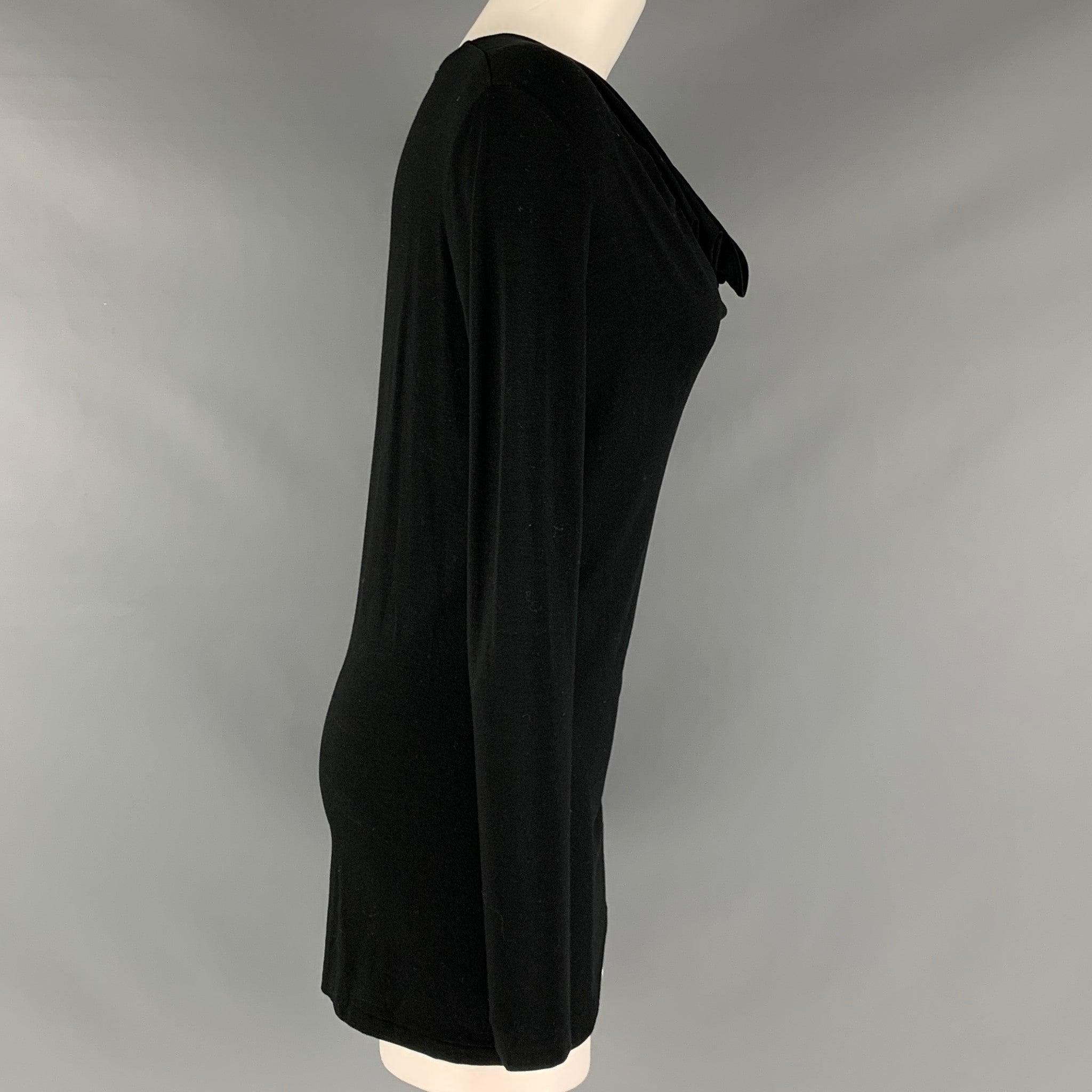 RALPH LAUREN Black Label pullover comes in a black viscose and elastane knit material featuring a
draped neckline, and long sleeve.Very Good Pre-Owned Condition. Moderate signs of wear. 

Marked:   S 

Measurements: 
 
Shoulder: 18 inches Bust: 39
