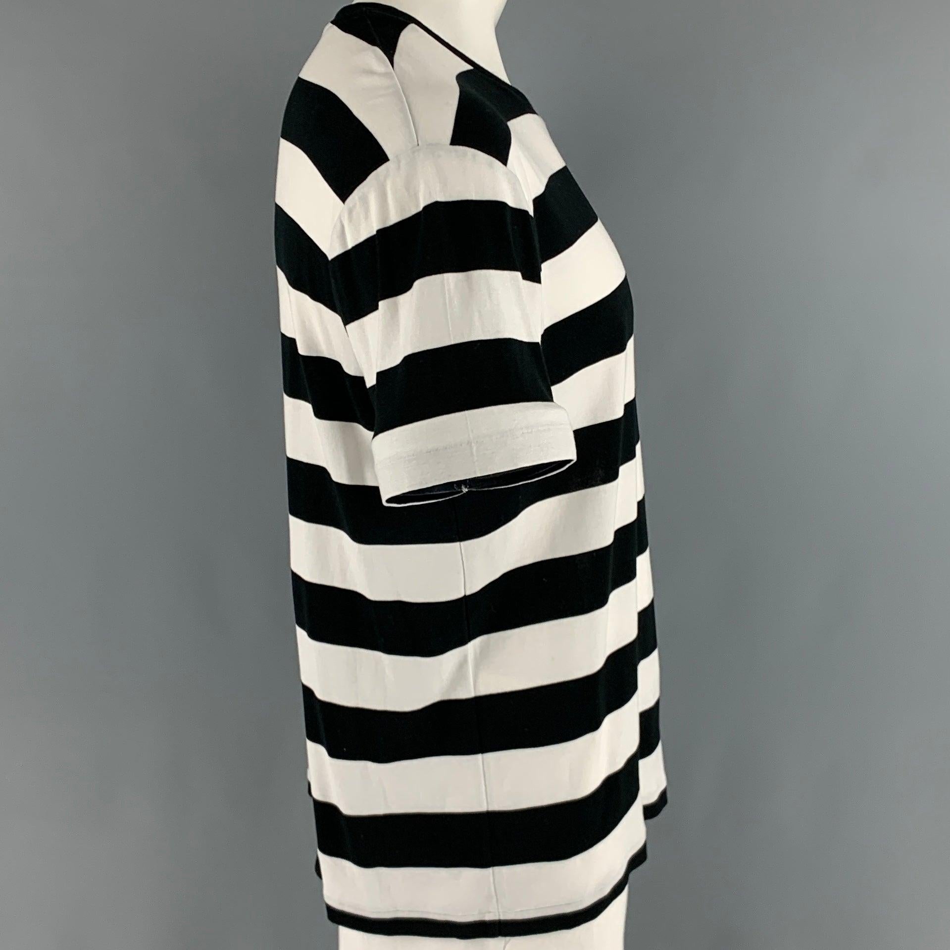 RALPH LAUREN BLACK LABEL t-shirt
in a black and white cotton fabric featuring bold stripe pattern, and crew neck.Very Good Pre-Owned Condition. Minor mark. 

Marked:   XL 

Measurements: 
 
Shoulder: 22.5 inches Chest: 48 inches Sleeve: 8.5 inches