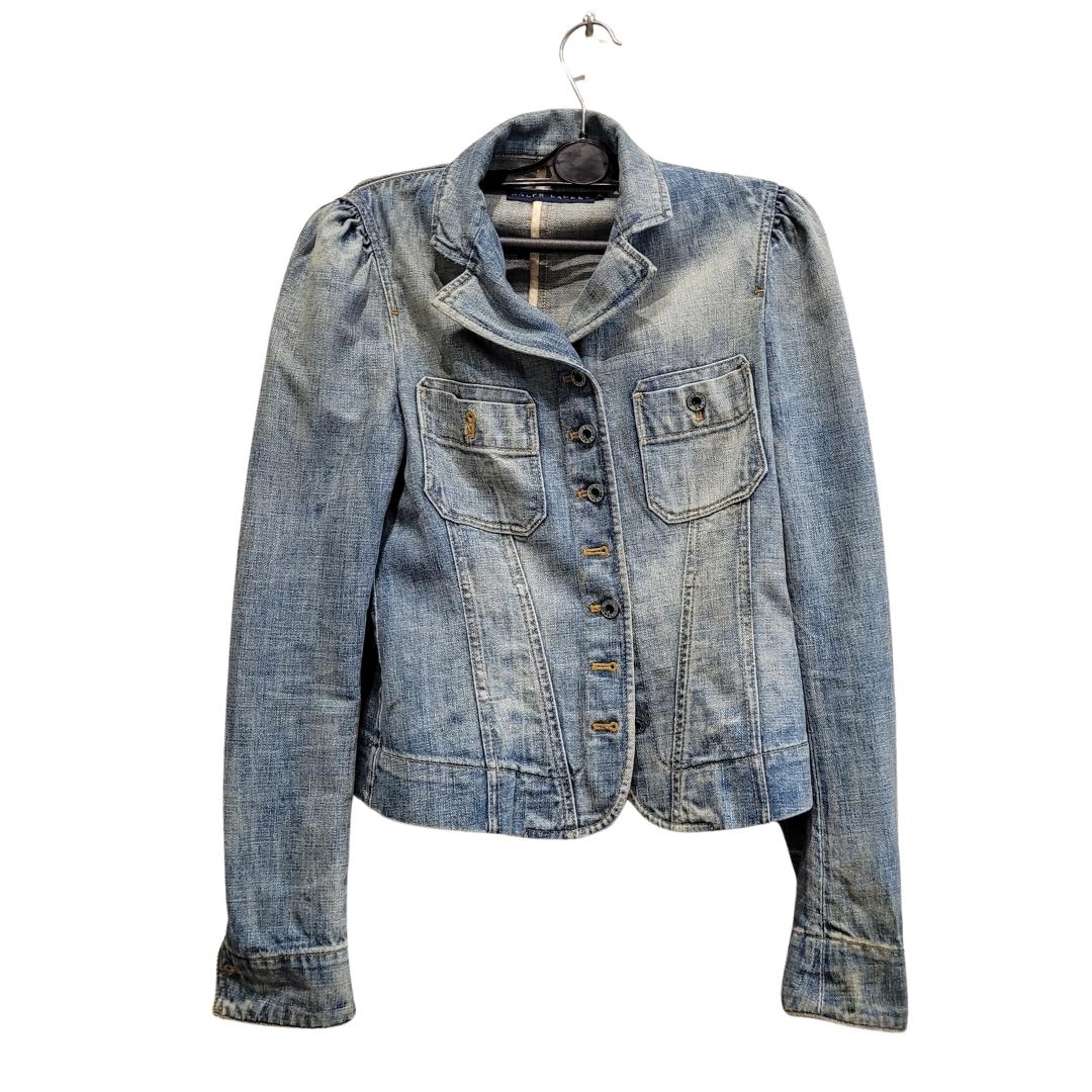 Splendida ed elegante giacca in denim di cotone di Ralph Lauren, degli anni 2000. Crea una bella silhouette grazie alle cuciture che stringono la vita e la schiena e alle maniche a sbuffo, che creano un gioco di volumi molto lusinghiero. Presenta un