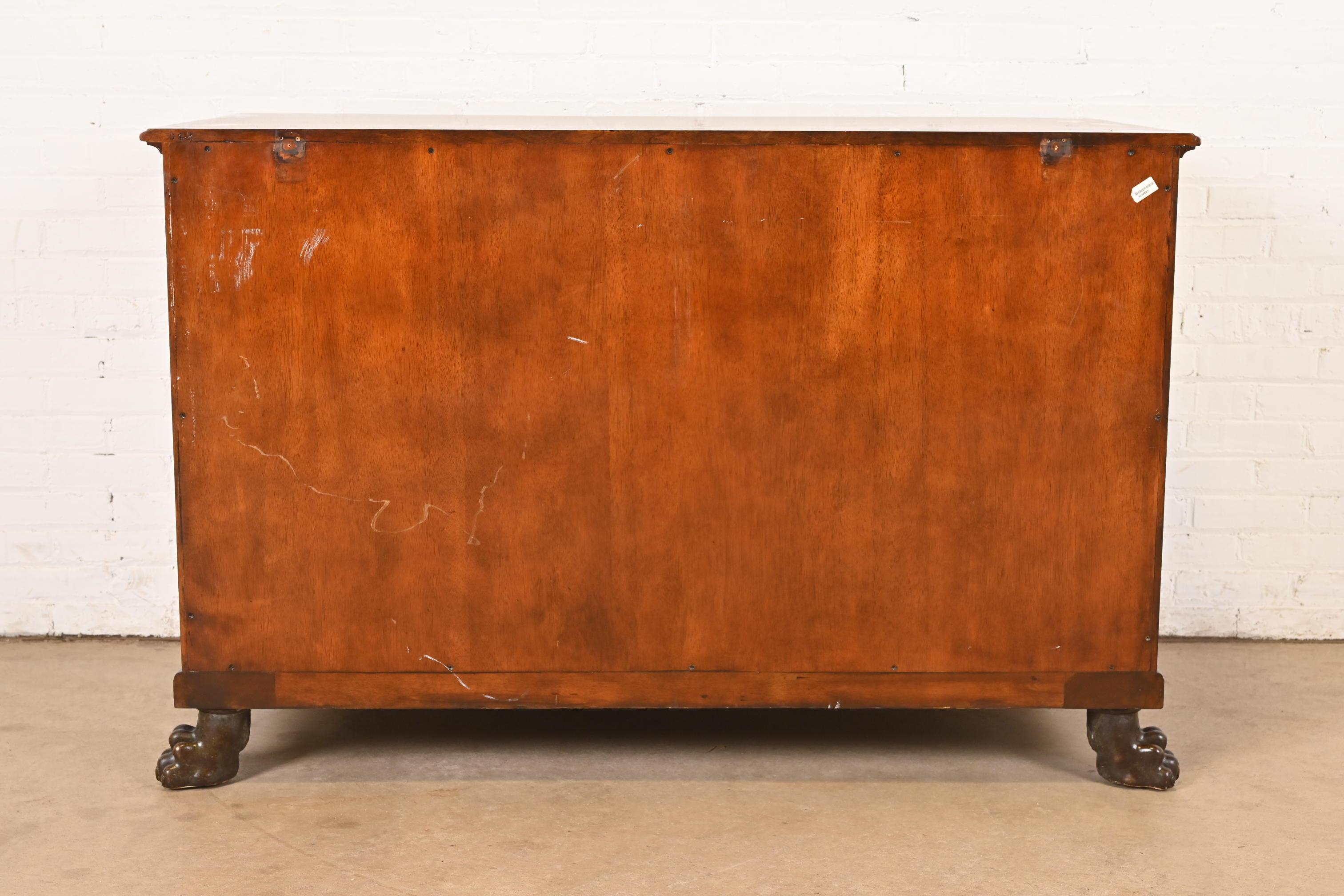 Commode en acajou flammé de style Empire américain de Ralph Lauren en vente 6
