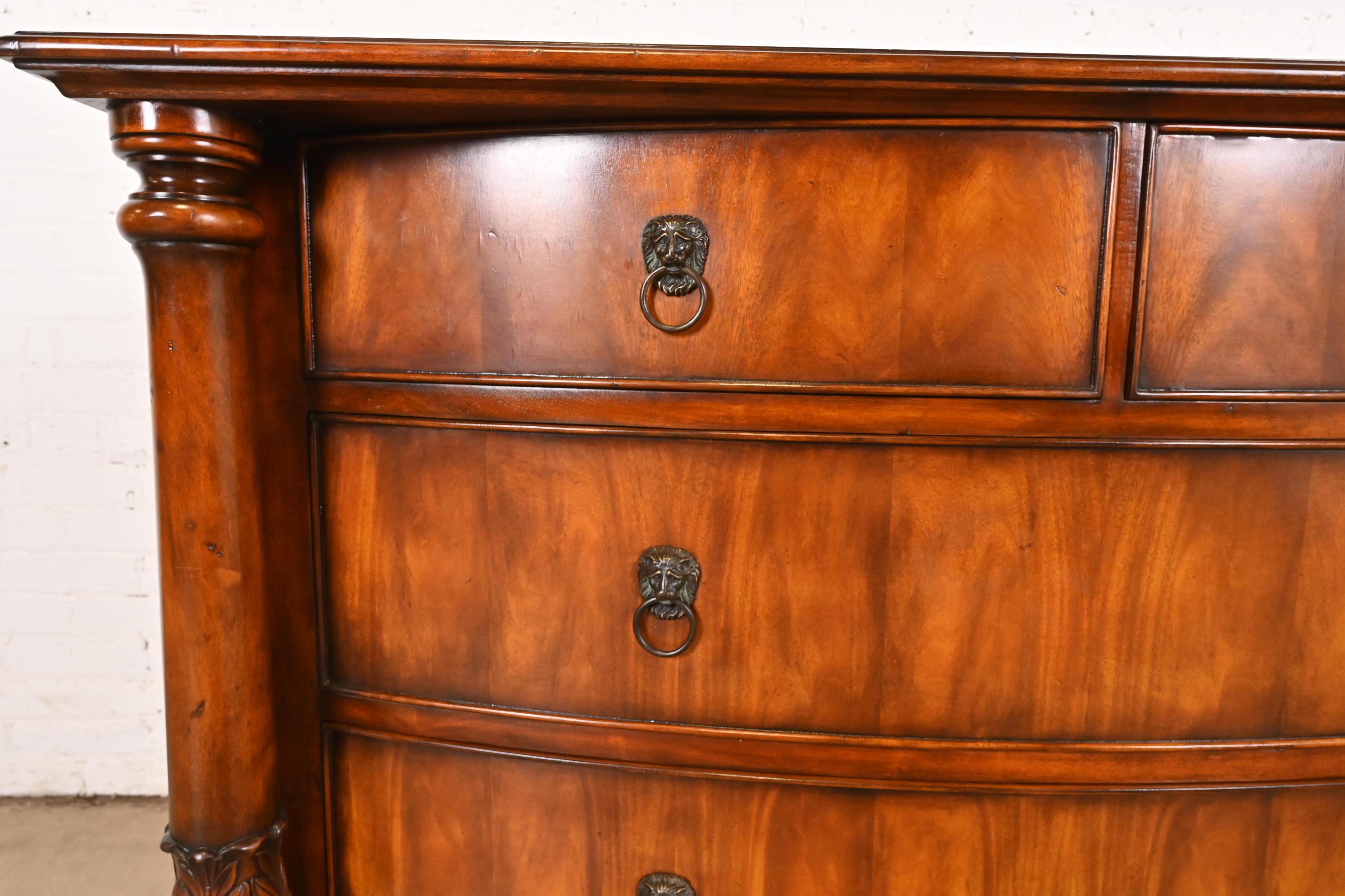 Commode en acajou flammé de style Empire américain de Ralph Lauren en vente 2