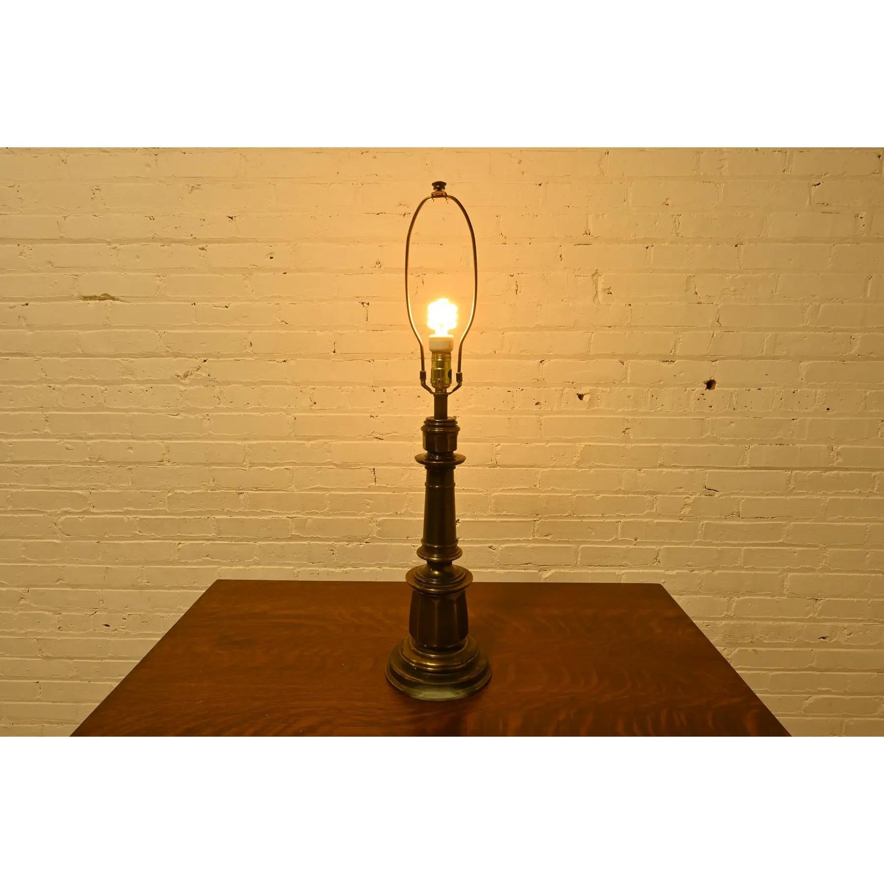 Lampe de table en laiton de style Ralph Lauren Mid-Century Hollywood Regency Large Bon état - En vente à South Bend, IN