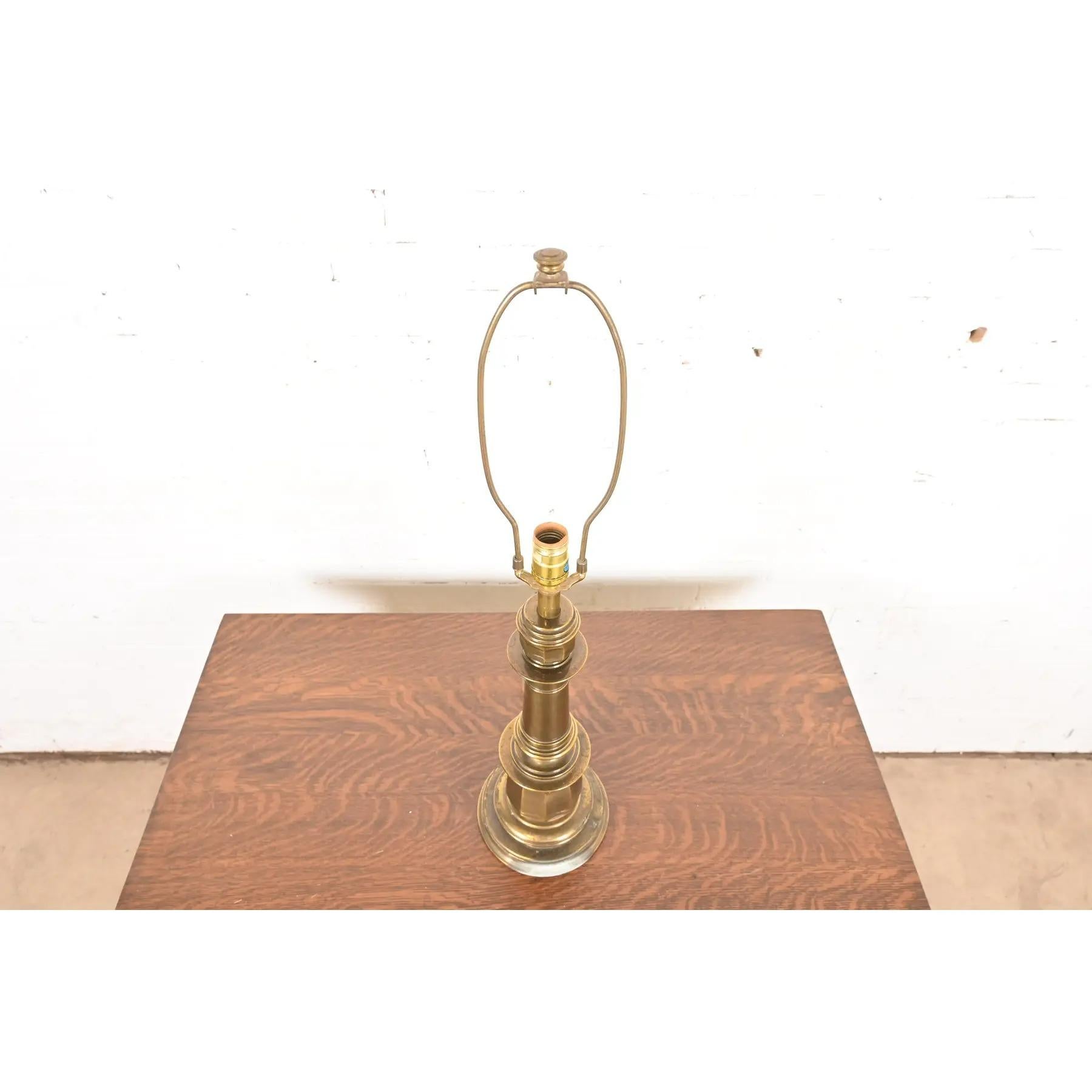 20ième siècle Lampe de table en laiton de style Ralph Lauren Mid-Century Hollywood Regency Large en vente