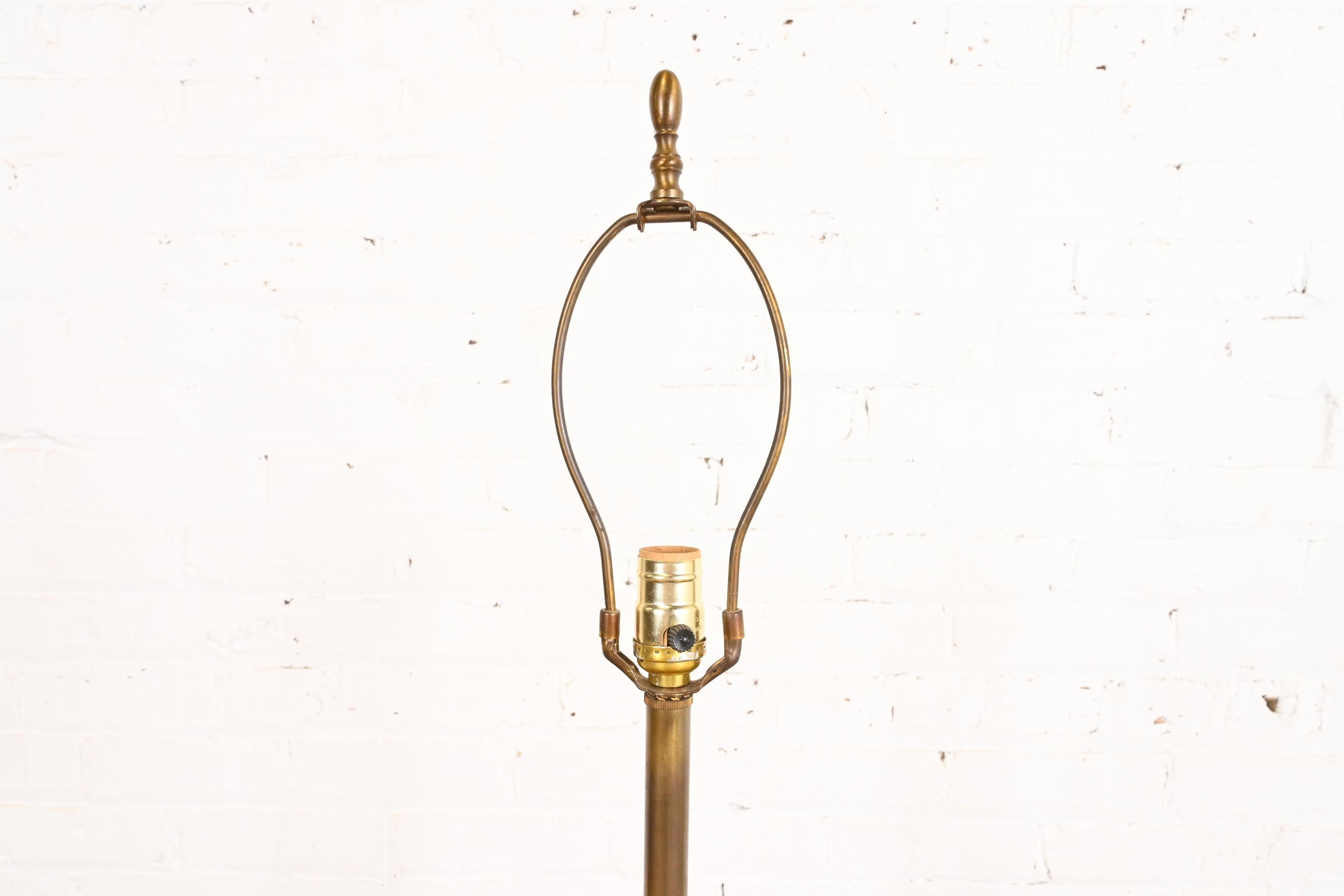Ralph Lauren Style Mid-Century Hollywood Regency Hohe Messing Tischlampe (20. Jahrhundert) im Angebot