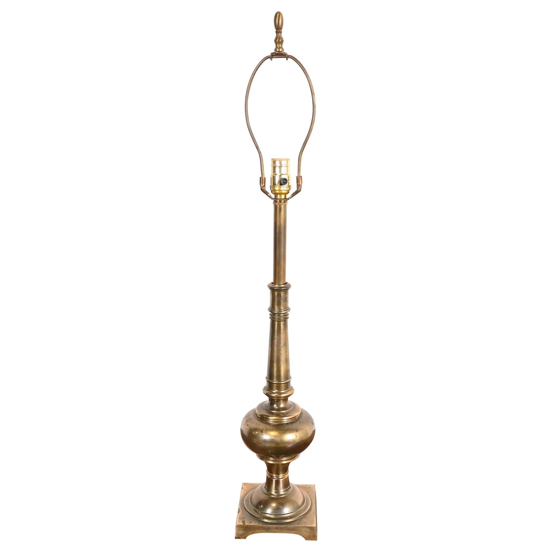 Ralph Lauren Style Mid-Century Hollywood Regency Hohe Messing Tischlampe im Angebot