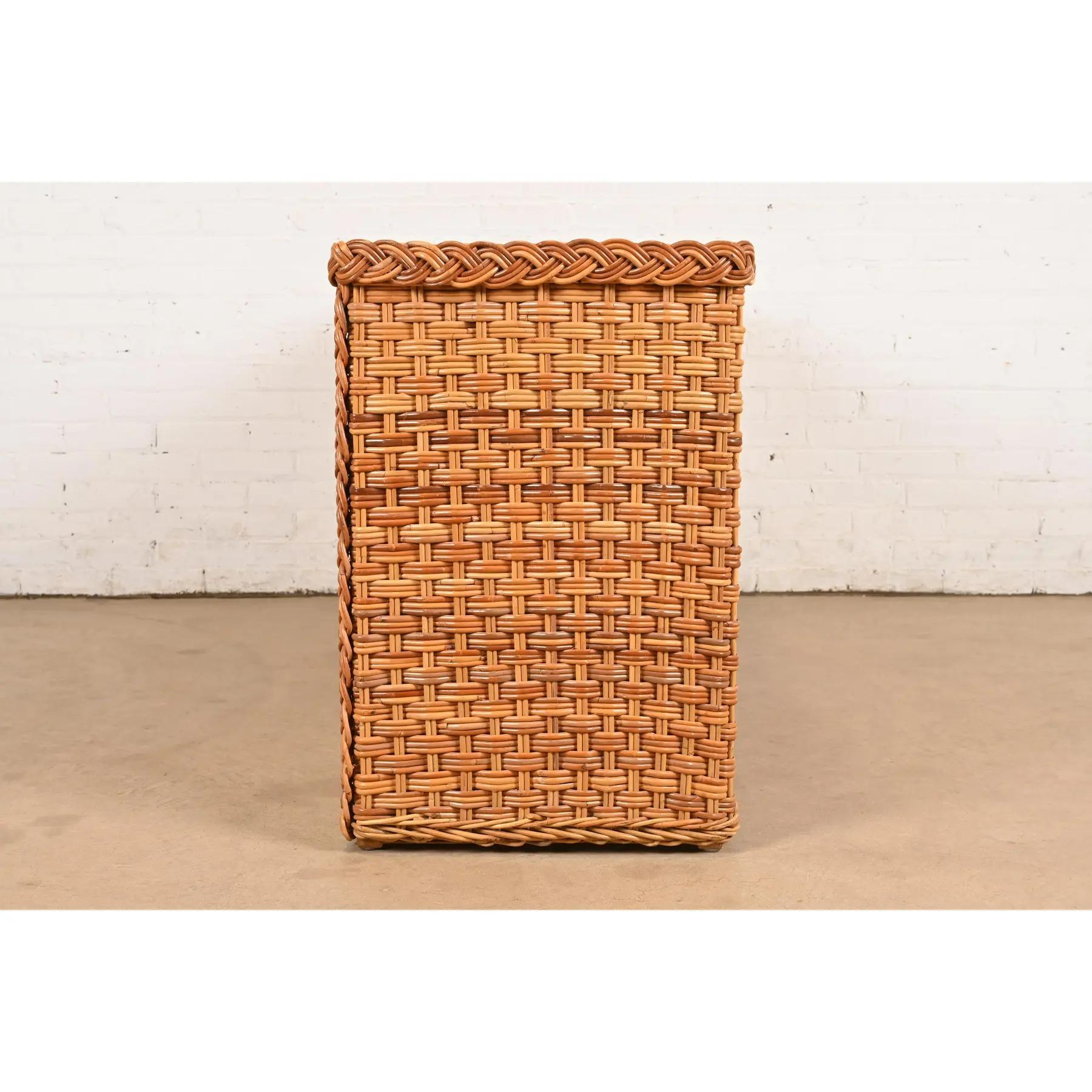 Cassettiera o credenza tripla in rattan intrecciato in stile organico moderno di Ralph Lauren in vendita 4