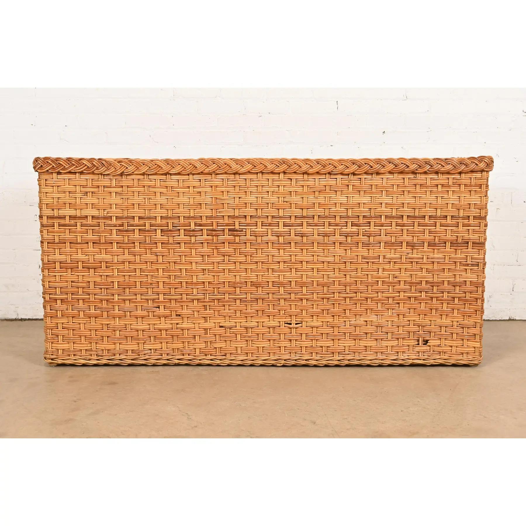 Cassettiera o credenza tripla in rattan intrecciato in stile organico moderno di Ralph Lauren in vendita 5