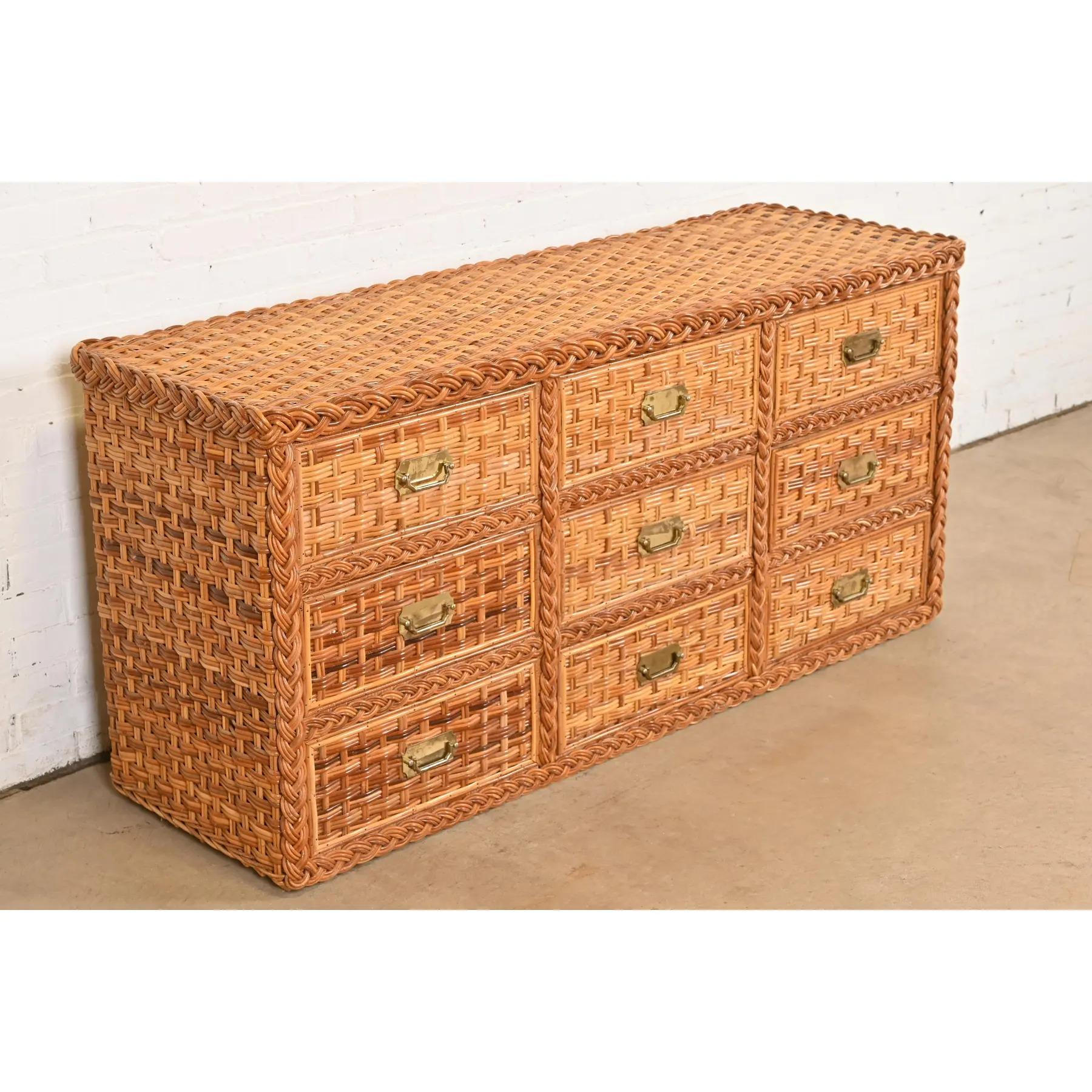 Cassettiera o credenza tripla in rattan intrecciato in stile organico moderno di Ralph Lauren In condizioni buone in vendita a South Bend, IN