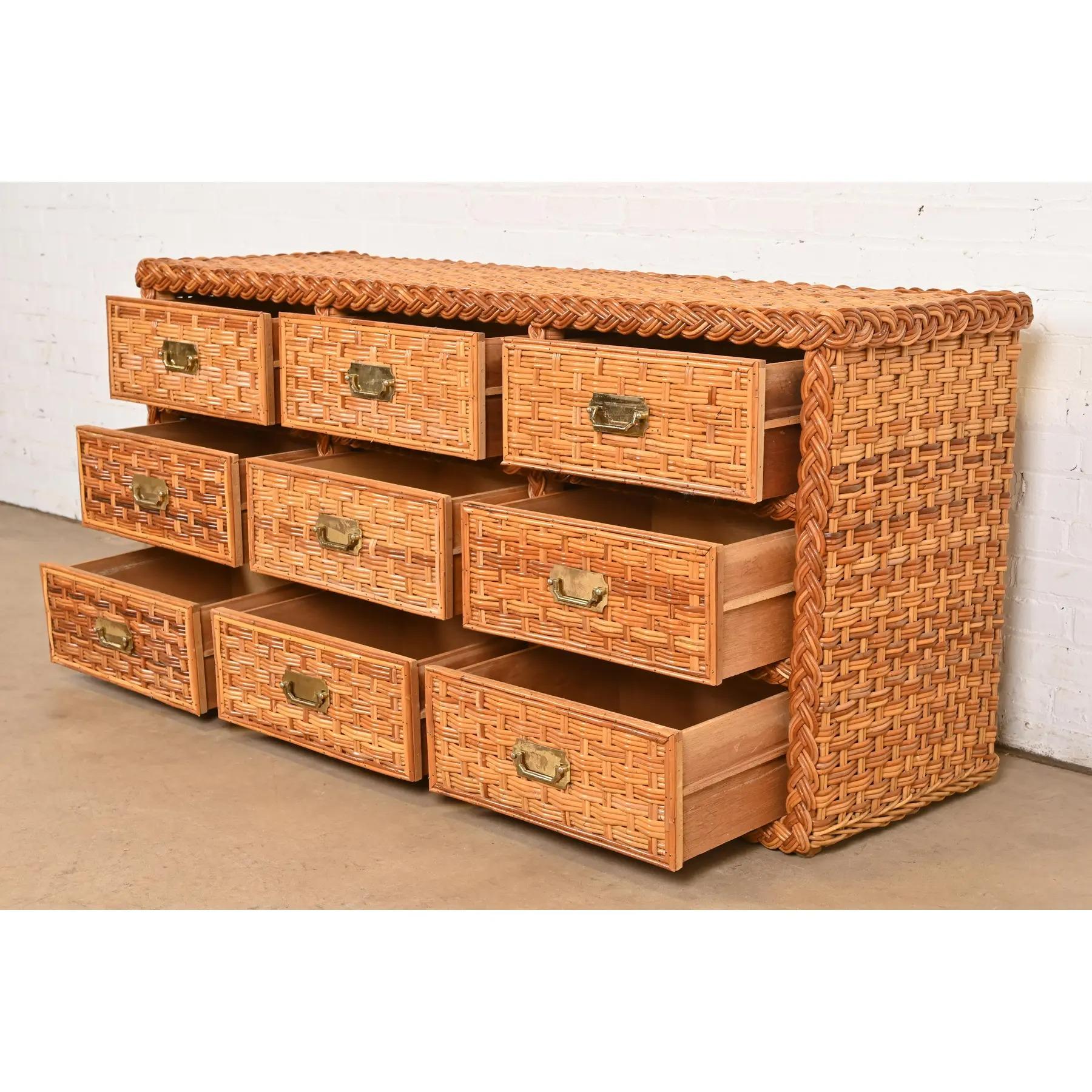XX secolo Cassettiera o credenza tripla in rattan intrecciato in stile organico moderno di Ralph Lauren in vendita