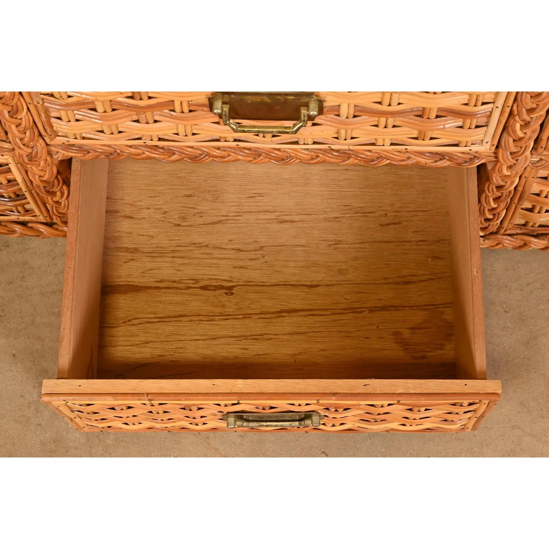 Cassettiera o credenza tripla in rattan intrecciato in stile organico moderno di Ralph Lauren in vendita 1