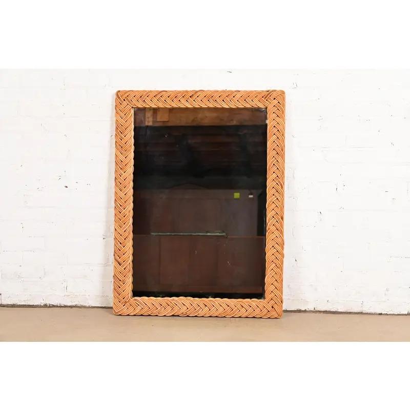 Uno splendido specchio da parete moderno organico Hollywood Regency

Alla maniera di Ralph Lauren o di Bielecky Brothers

Stati Uniti, circa fine XX secolo

Misure: 30,25
