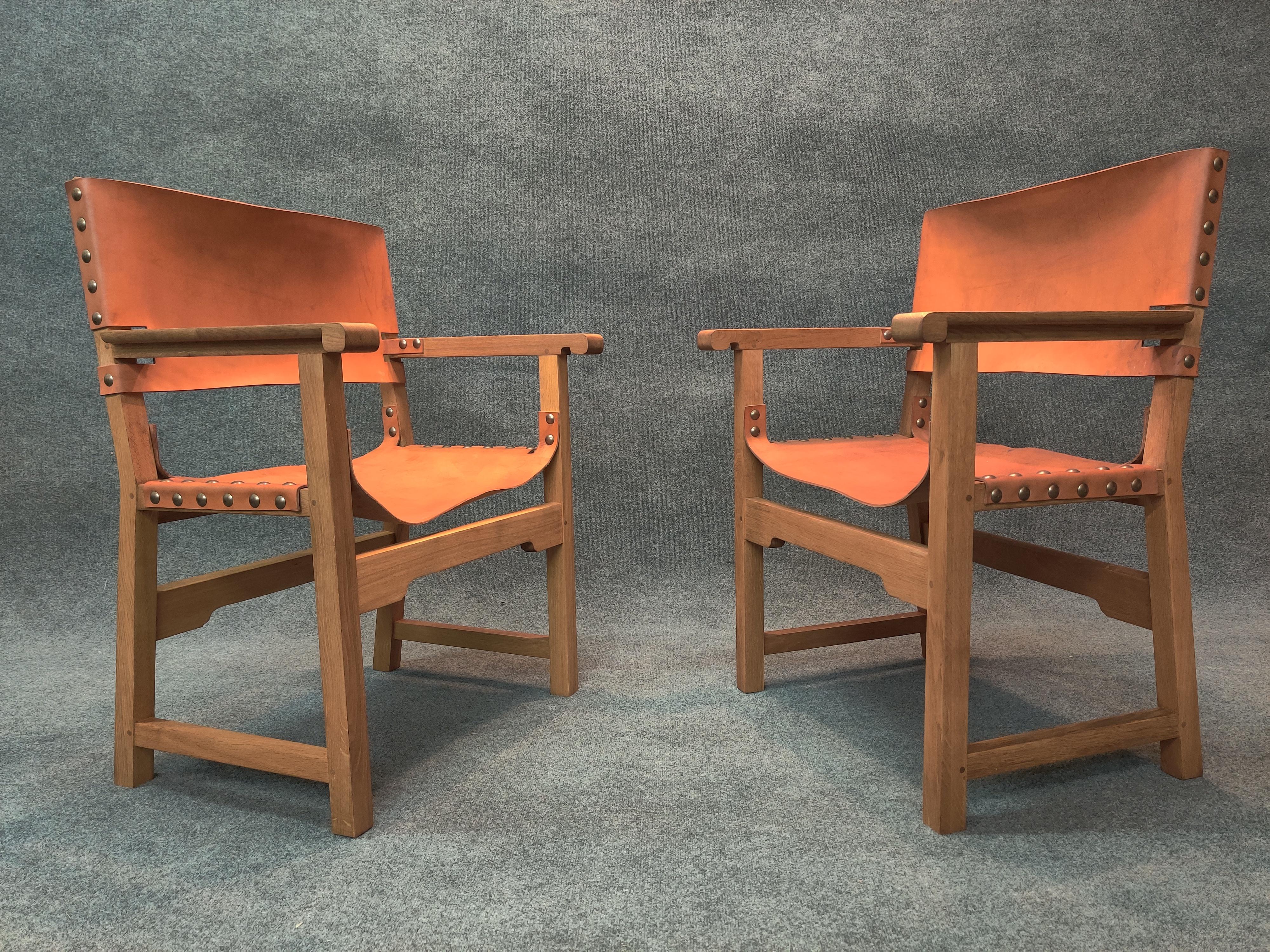 Ein Paar Director-Sessel im Ralph Lauren-Stil aus weißer Eiche, Sattelleder und Messingnieten im Angebot 2
