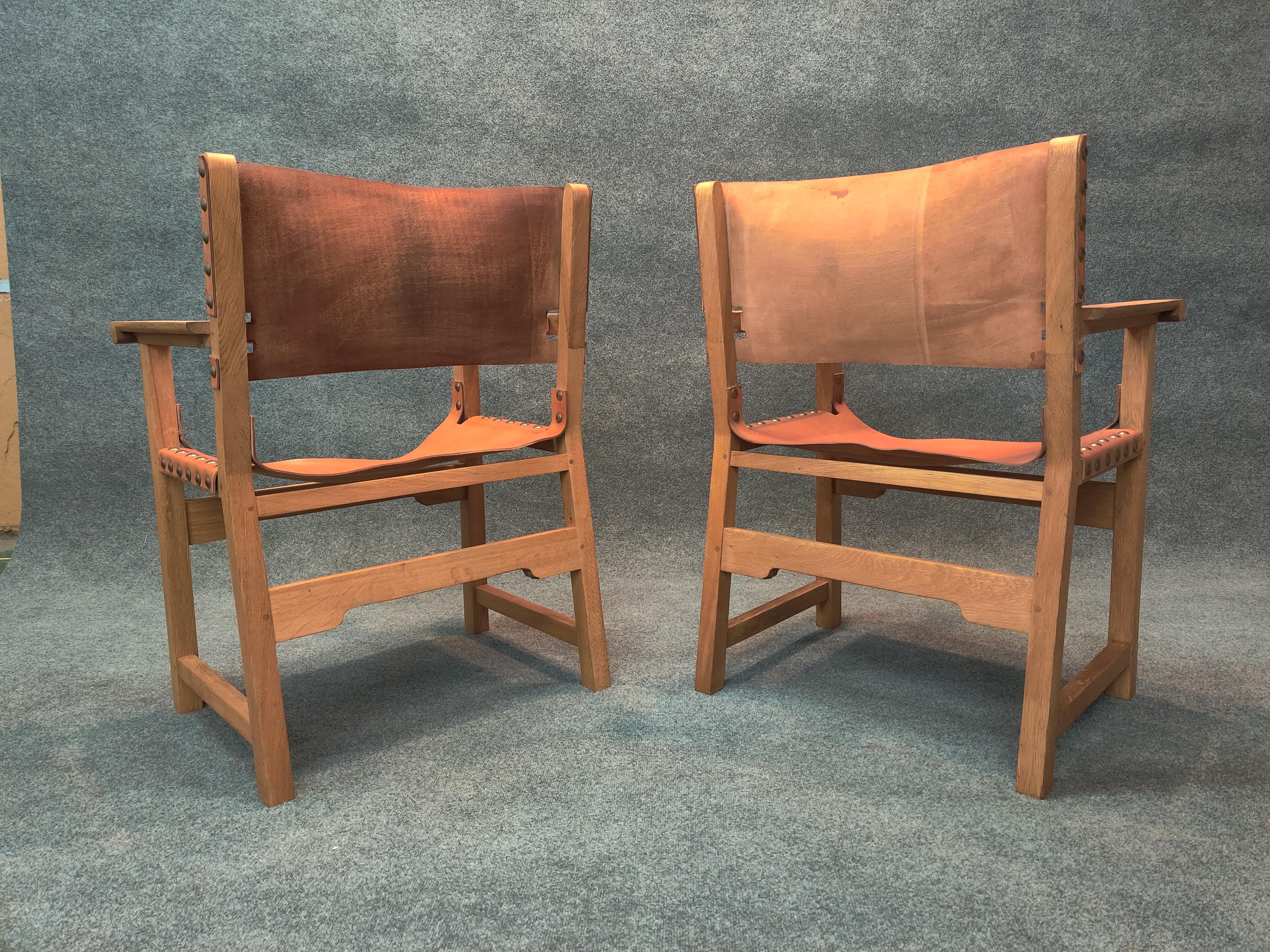Ein Paar Director-Sessel im Ralph Lauren-Stil aus weißer Eiche, Sattelleder und Messingnieten im Angebot 3