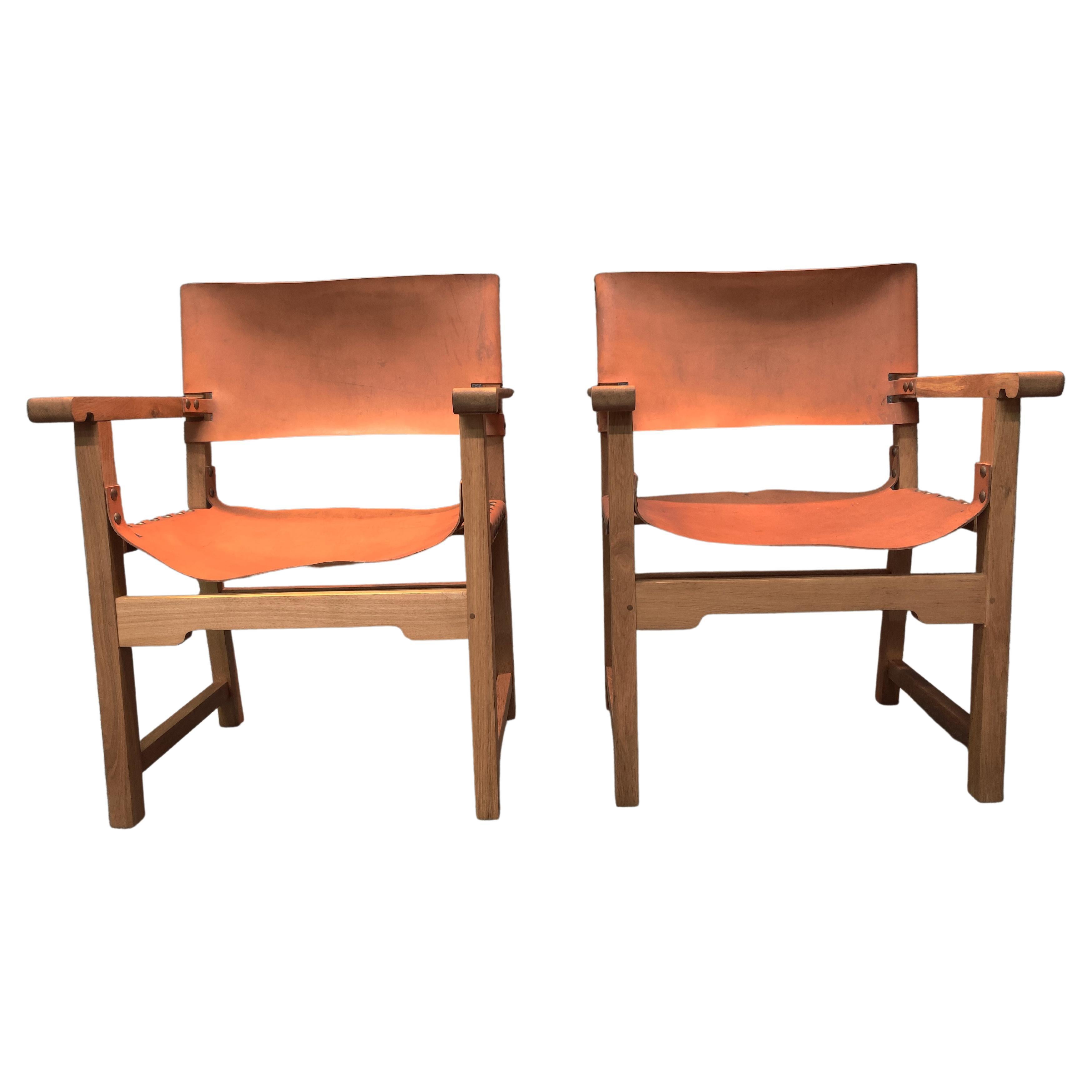 Paire de fauteuils de directeur de style Ralph Lauren en chêne blanc, cuir de selle et clous en laiton en vente