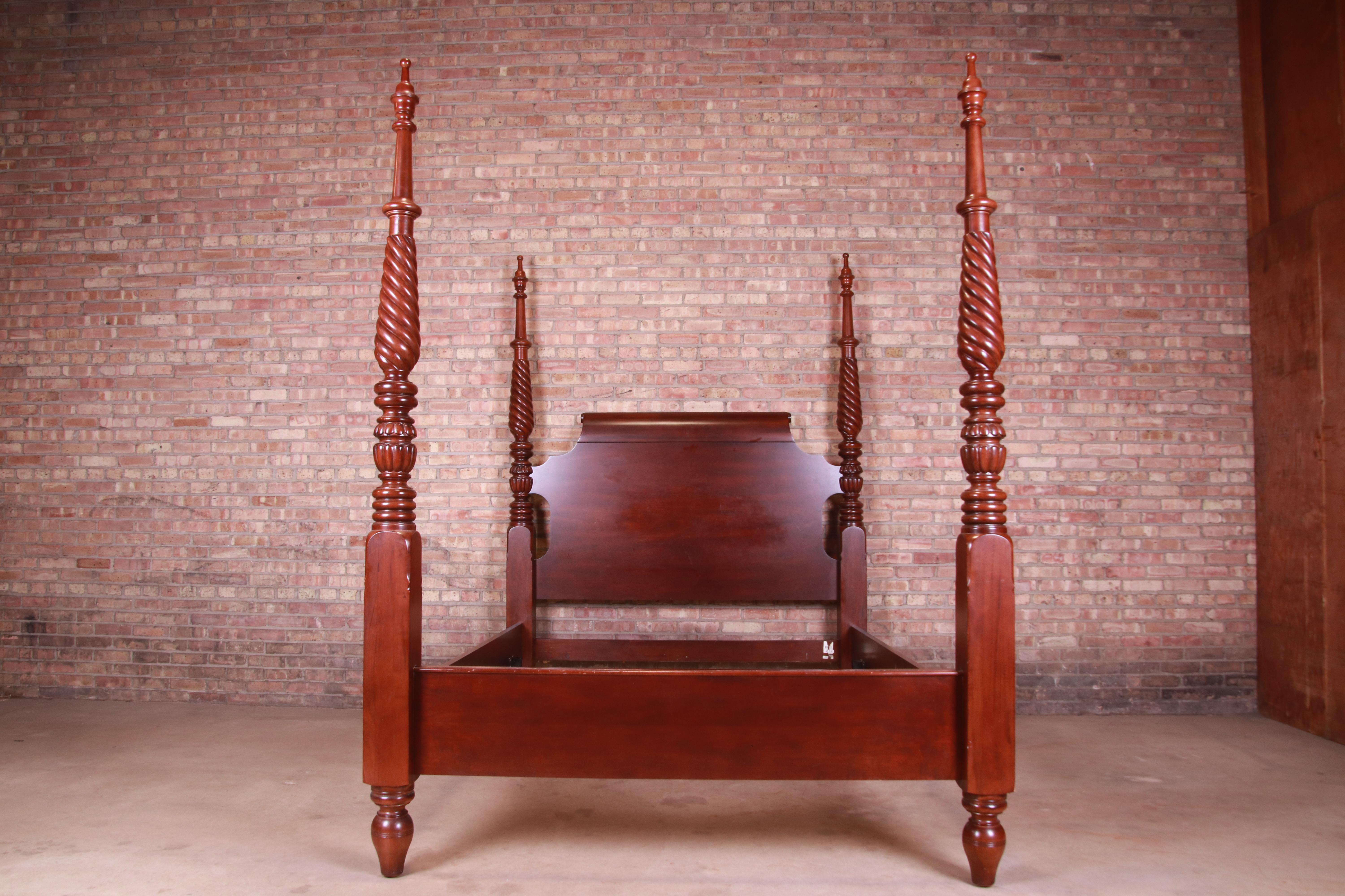 A gorgeous carved mahogany four poster queen size bed

In the manner of Ralph Lauren for Henredon

Circa 1990s

Measures: 68.25