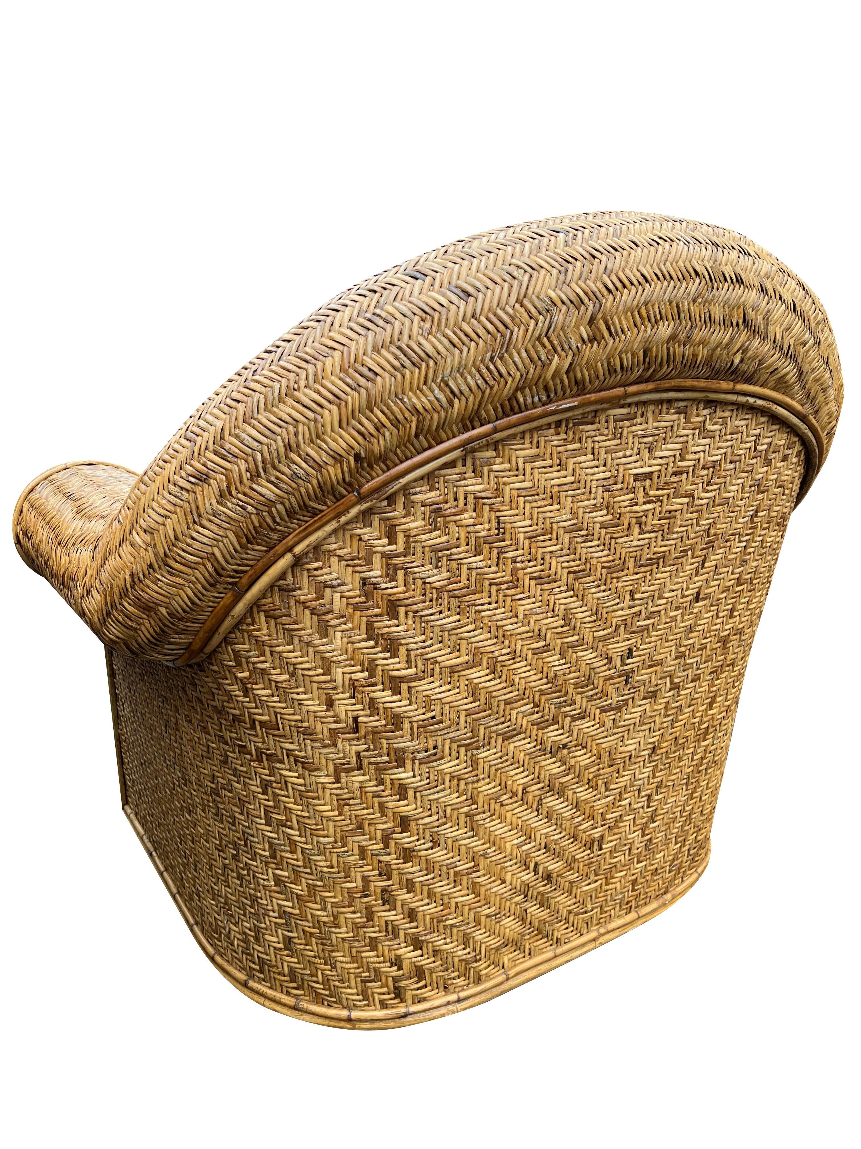 Fine XX secolo Sedie in vimini di rattan intrecciato stile Ralph Lauren in stile Boho Chic costiero a coppia in vendita