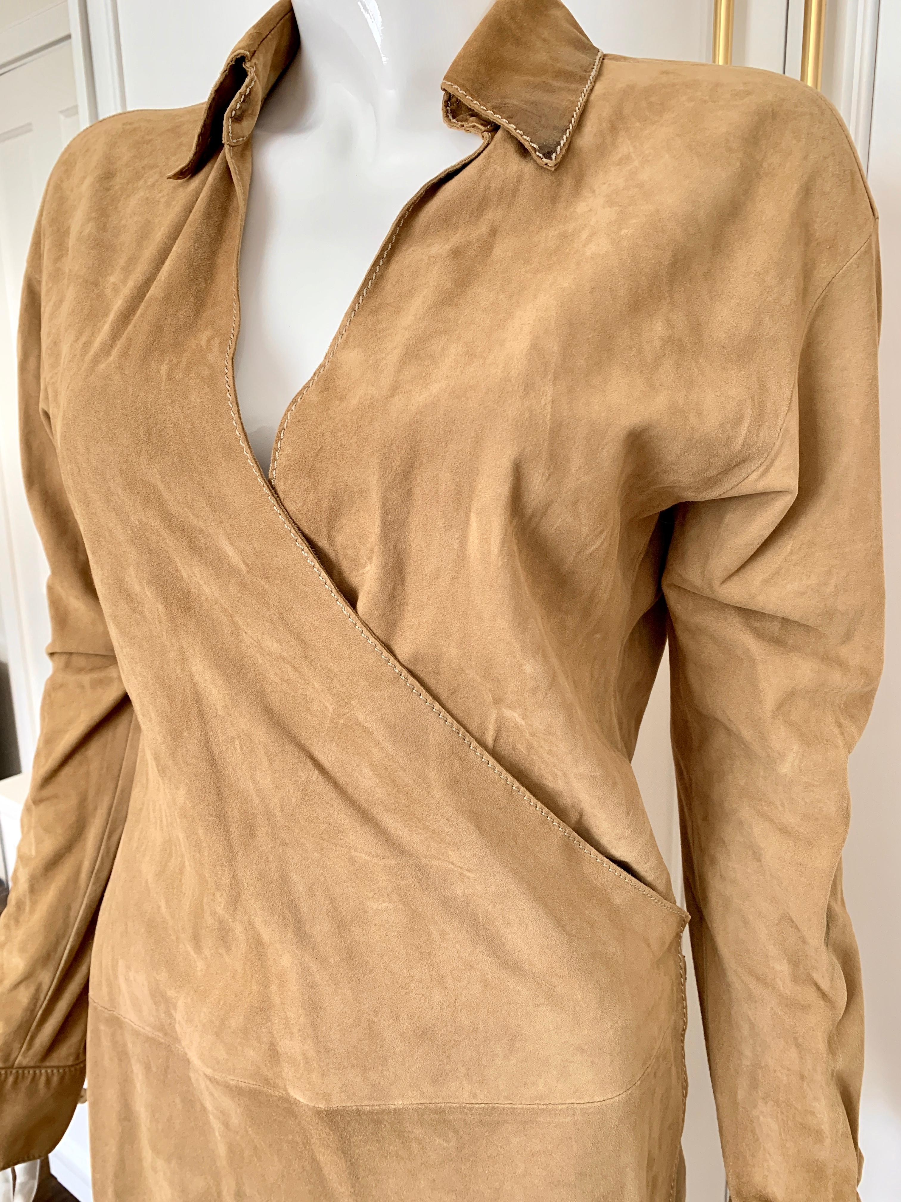Ralph Lauren Braunes Wickelkleid aus Wildleder Größe 6 im Zustand „Gut“ im Angebot in Thousand Oaks, CA