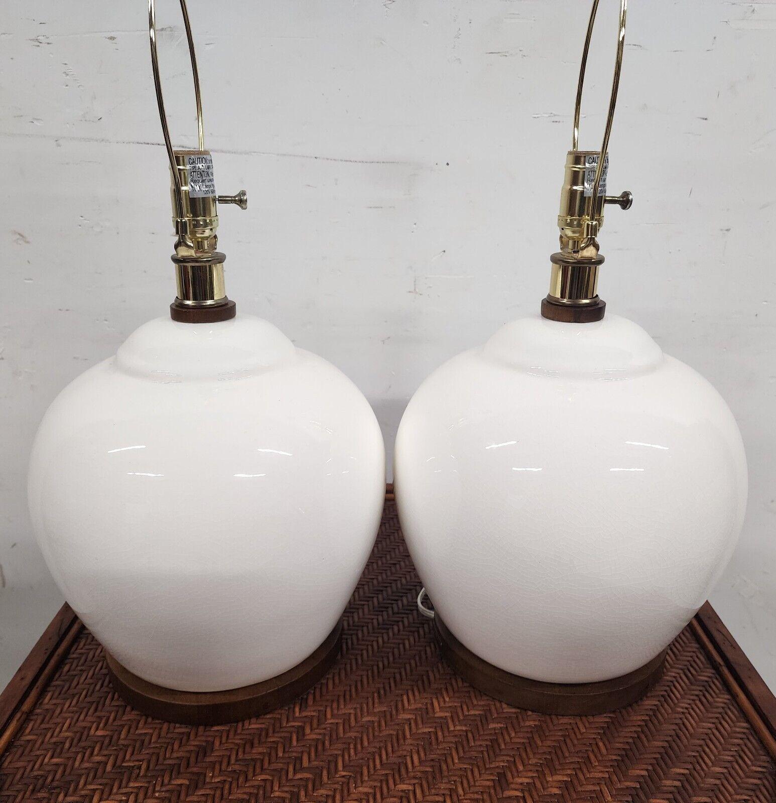 Céramique Paire de lampes de bureau en céramique blanche signées Ralph Lauren en vente