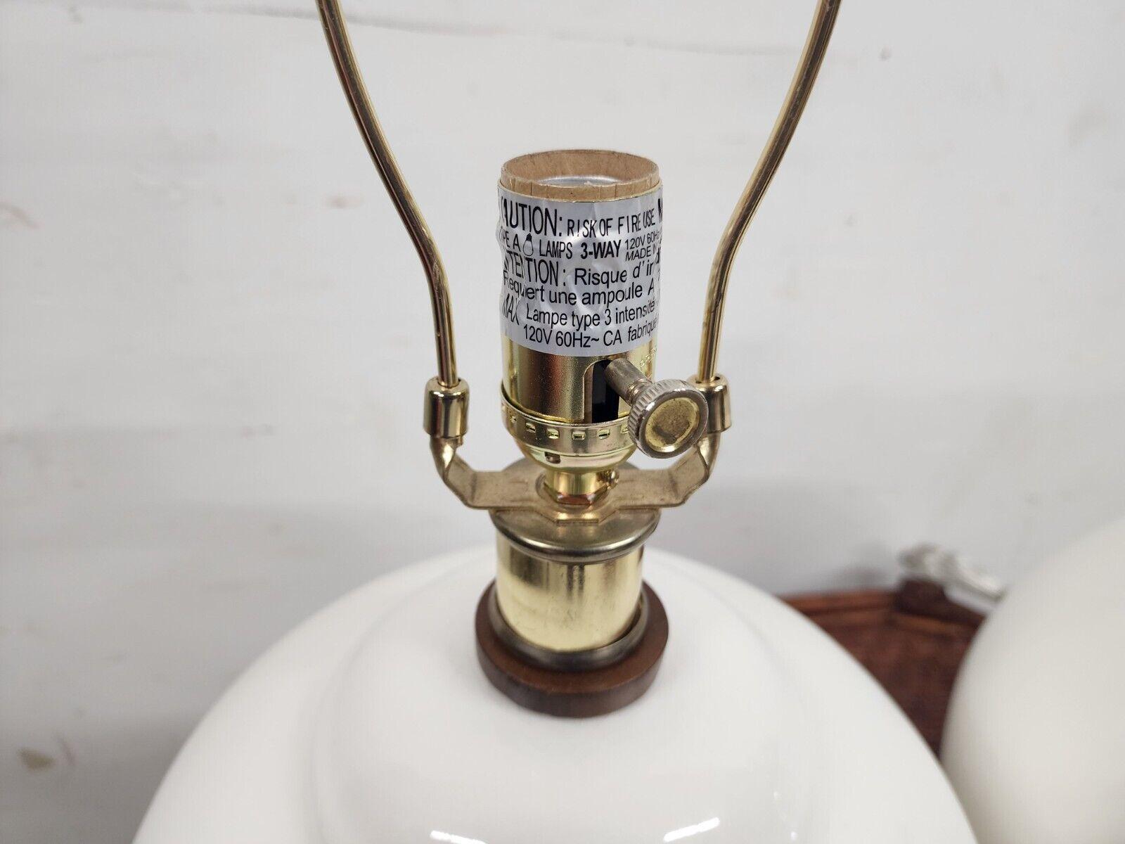 Paire de lampes de bureau en céramique blanche signées Ralph Lauren en vente 2