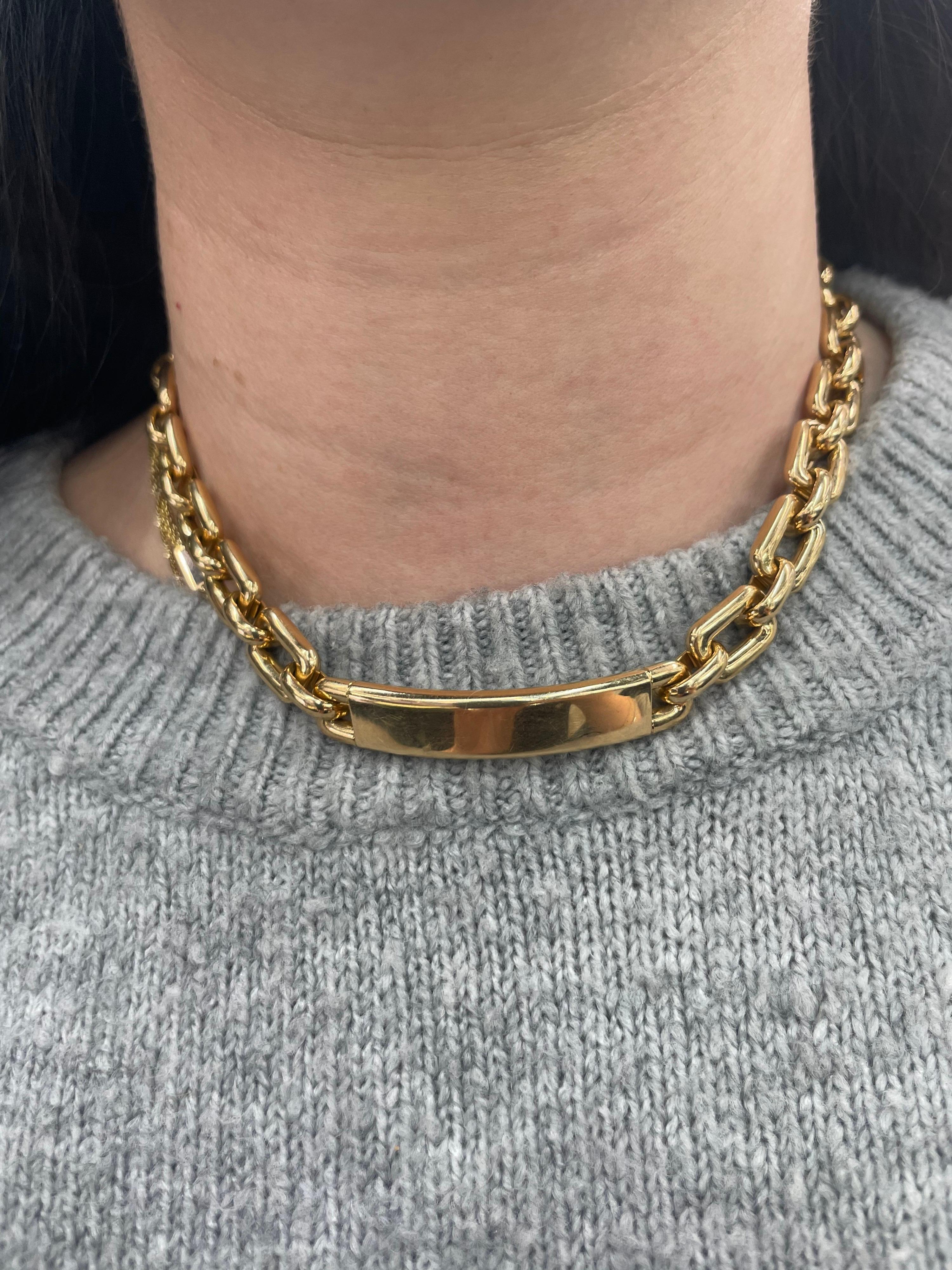 From 'The Chunky Chain Collection' this Ralph Lauren ID Necklace is crafted in 18 karat rose gold and weighs 80.1 grams.
We can customize the ID Bar with diamonds, or engraving.
Very chic!