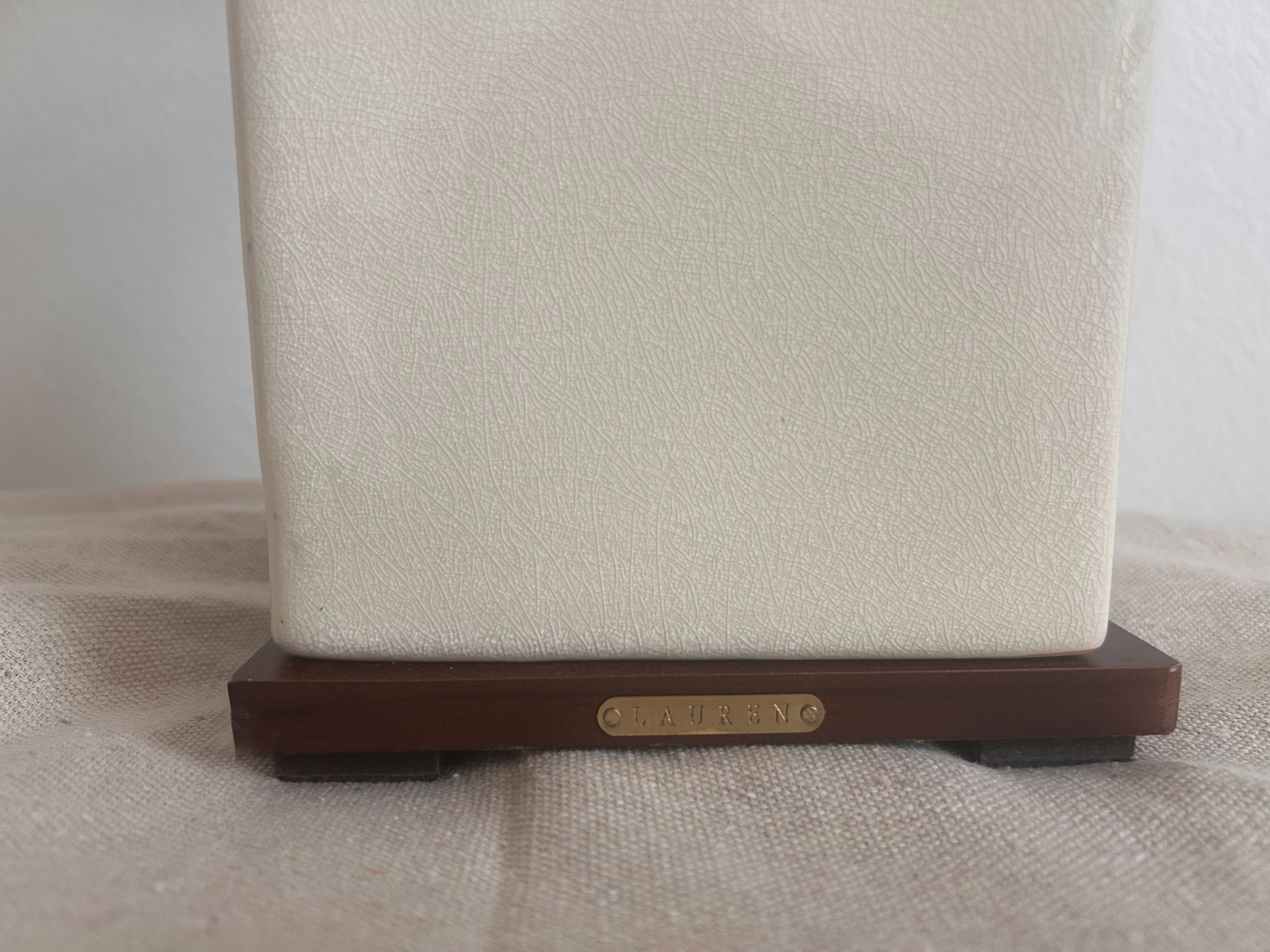 Lámpara de mesa de porcelana china tradicional Ralph Lauren, crema/marfil Estadounidense en venta