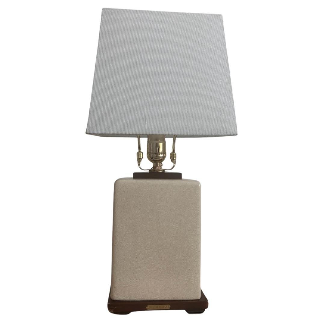 Lampe de bureau traditionnelle chinoise en porcelaine crème/ivoire Ralph Lauren en vente