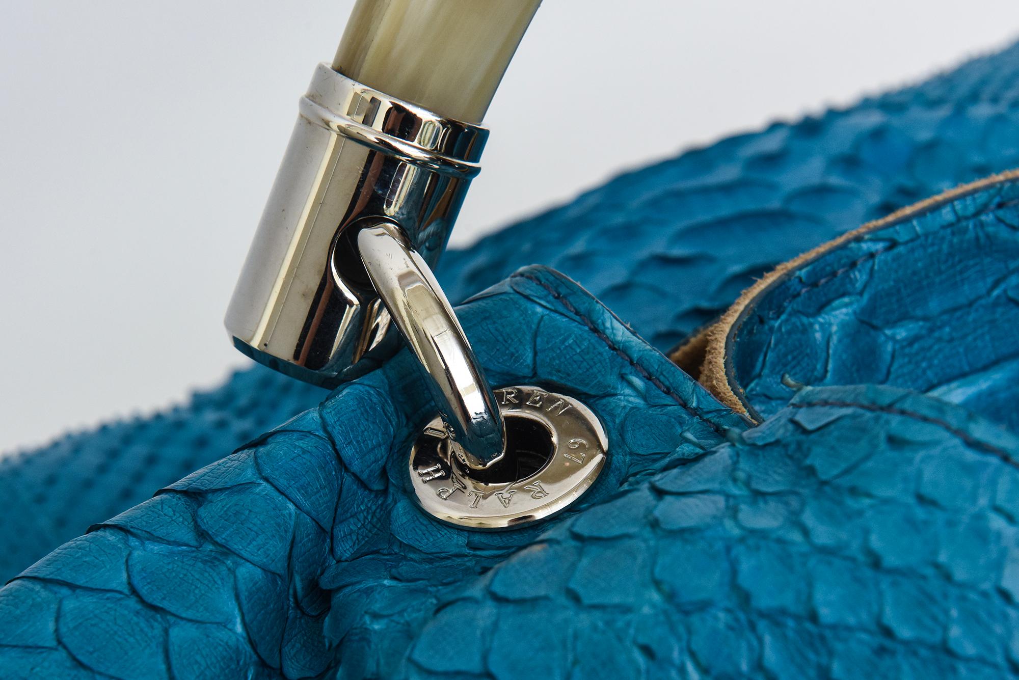 Türkisfarbene Python Arm- und Umhängetasche von Ralph Lauren mit Knochengriff am LIke Top Handle im Angebot 4