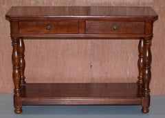 Credenza a due cassetti in legno massiccio americano di Ralph Lauren, stile designer.